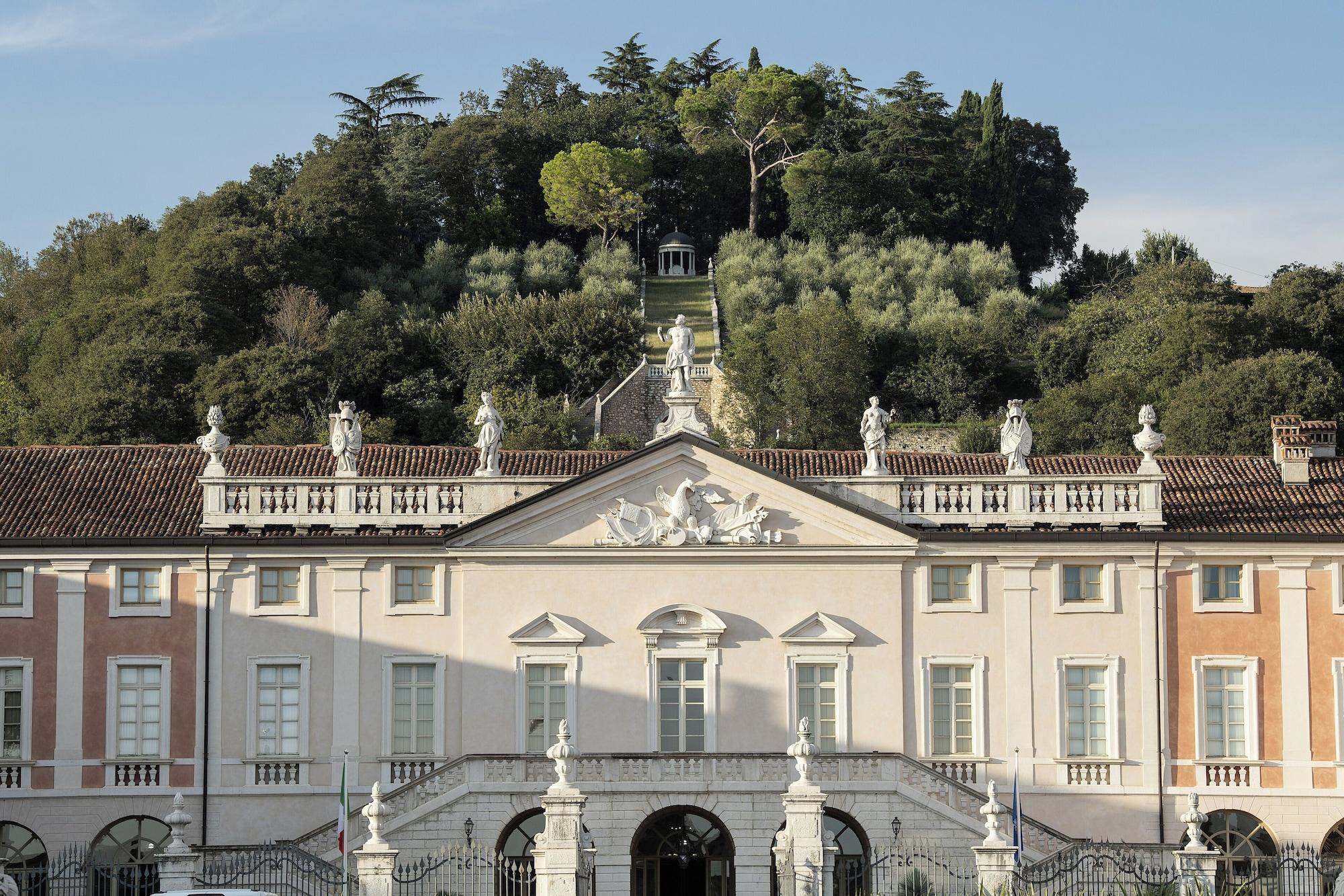 Vista Exterior Villa Fenaroli Palace Hotel
