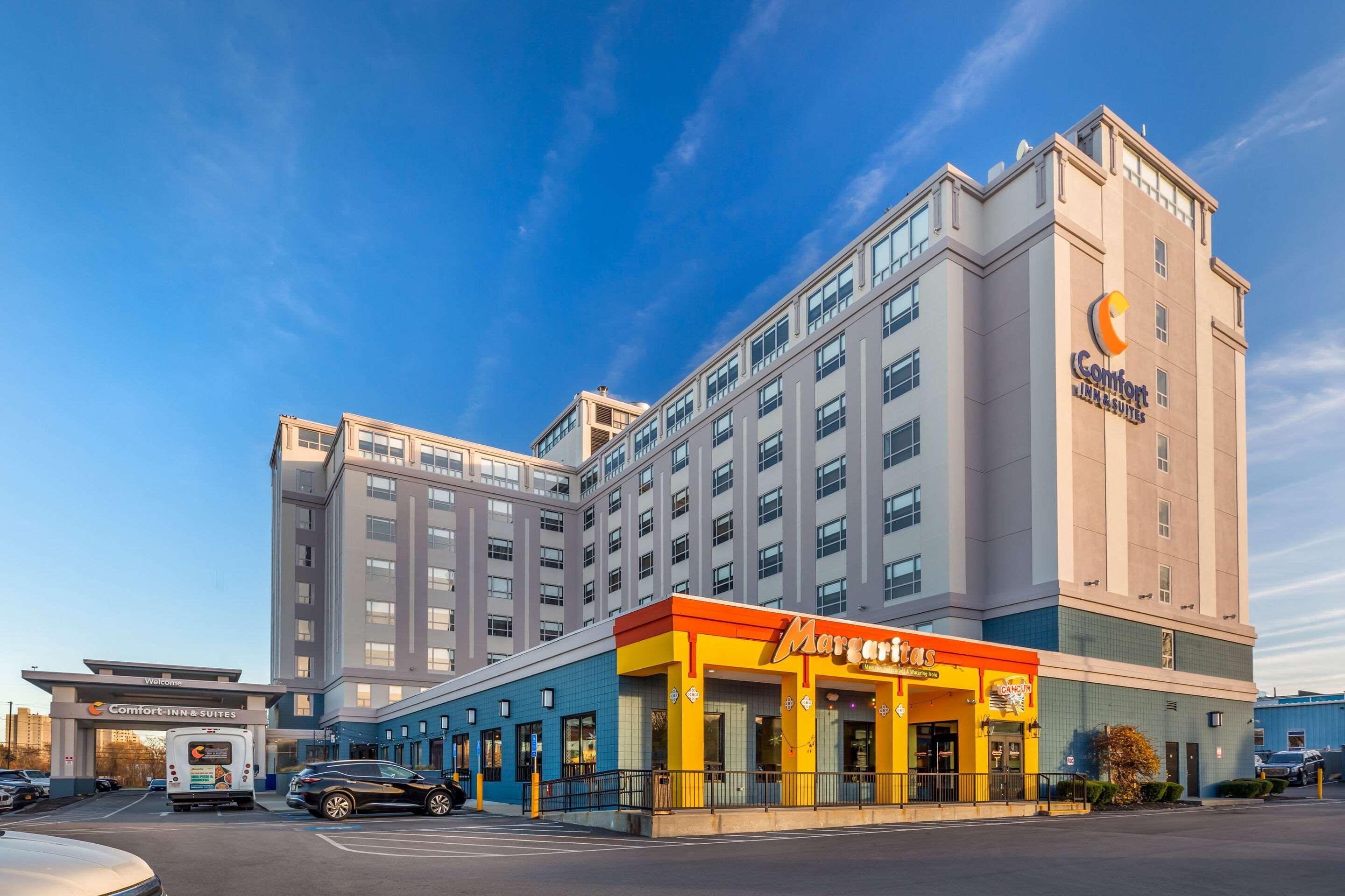 Vista Exterior Comfort Inn & Suites Logan International Airport