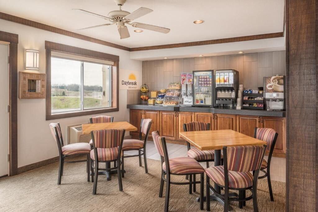 Restaurant Days Inn by Wyndham Osage Beach Lake of the Ozarks