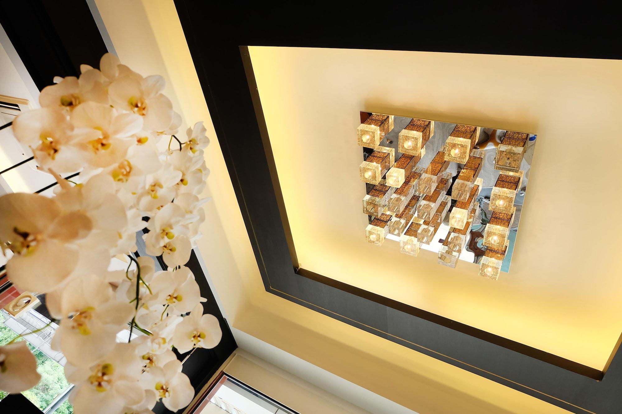 Vista Lobby The Luxury Residence
