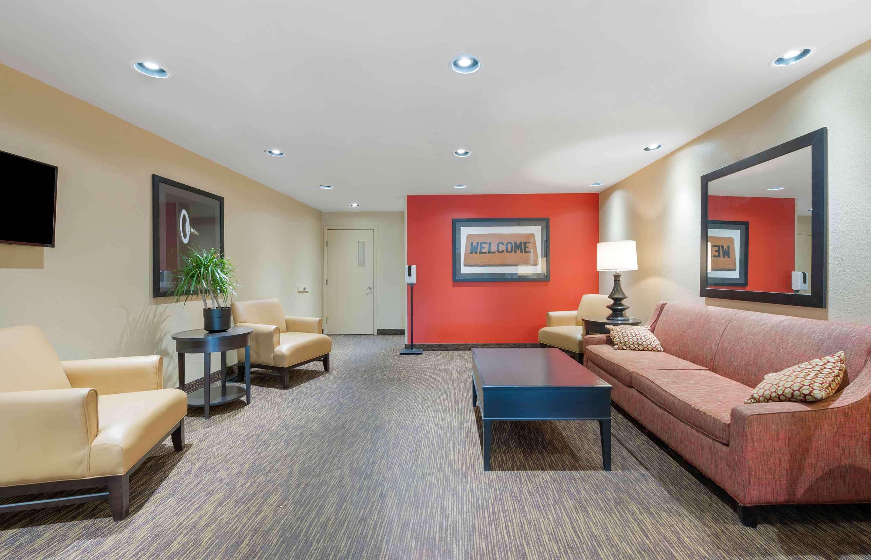 Vista Lobby Studio 6 Extended Stay Fairfield, OH - Cincinnati