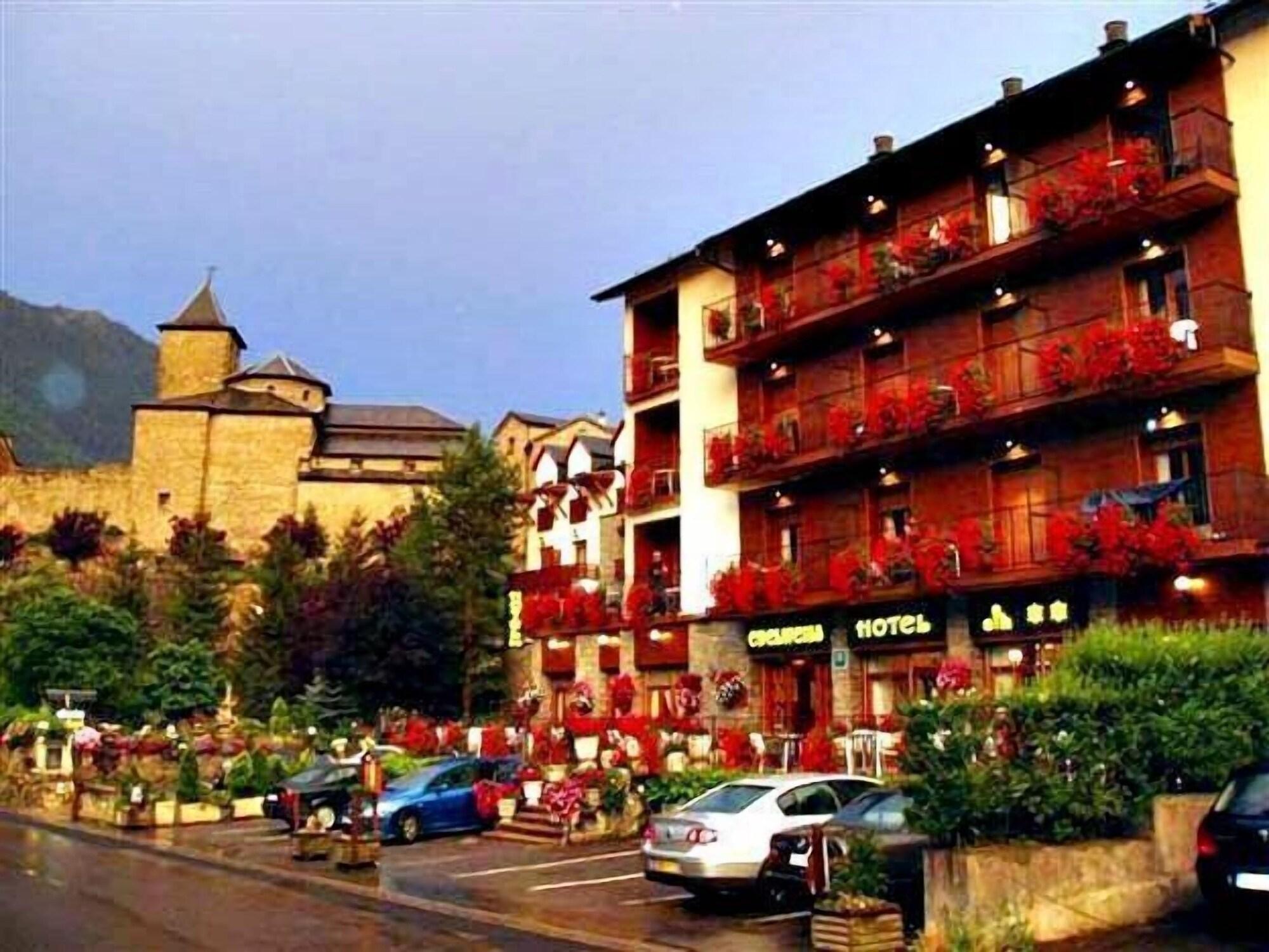 Varios Edelweiss Hotel