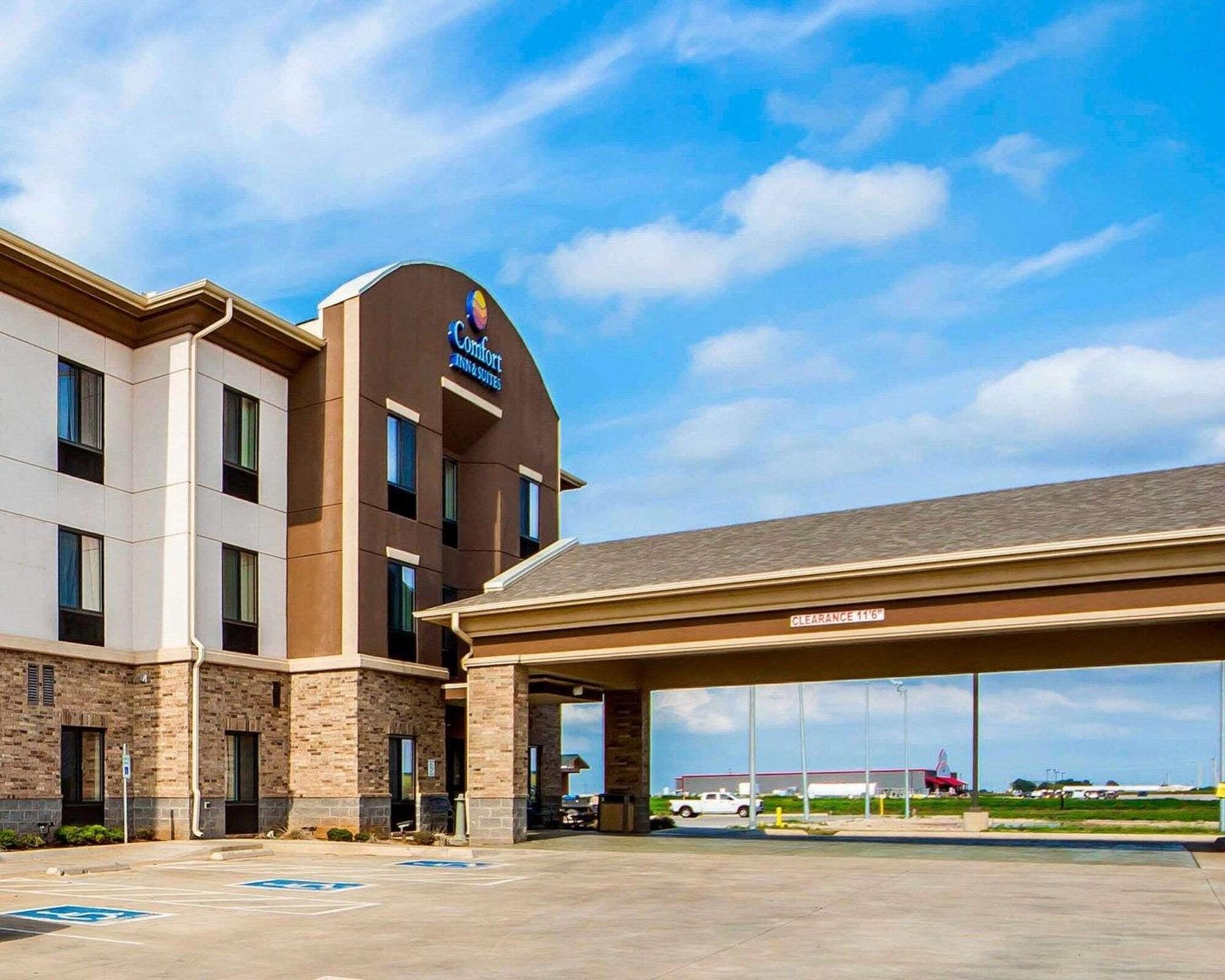 Vista Exterior Comfort Inn & Suites Alva