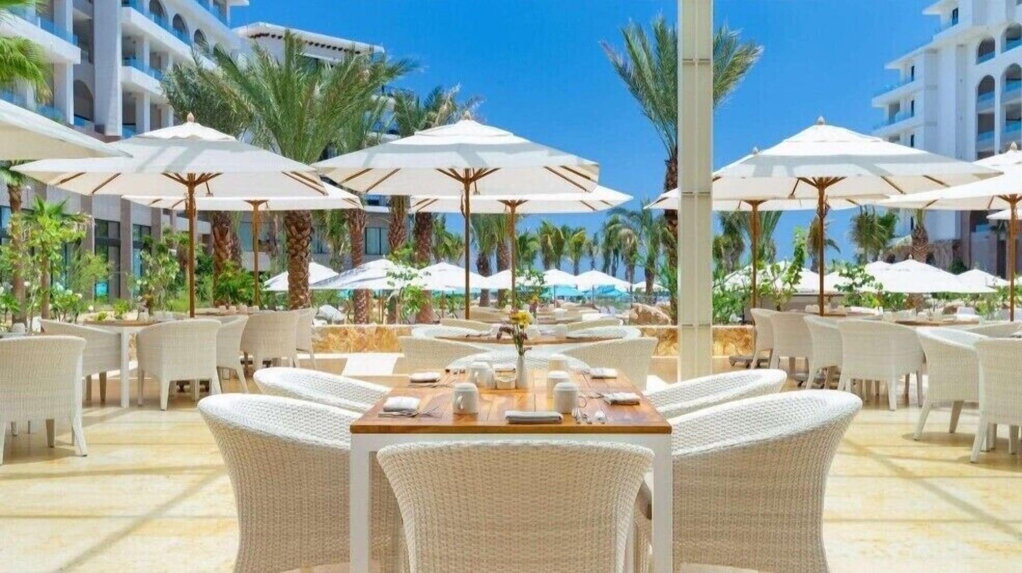 Restaurant Villa La Valencia Beach Resort&Spa Cabos