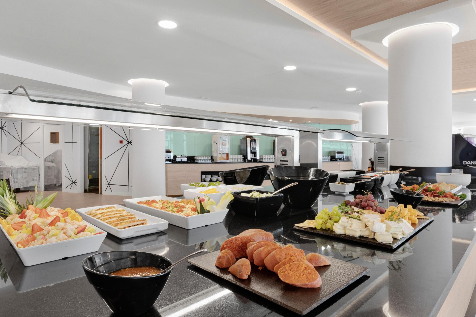Restaurant Palmanova Suites by TRH