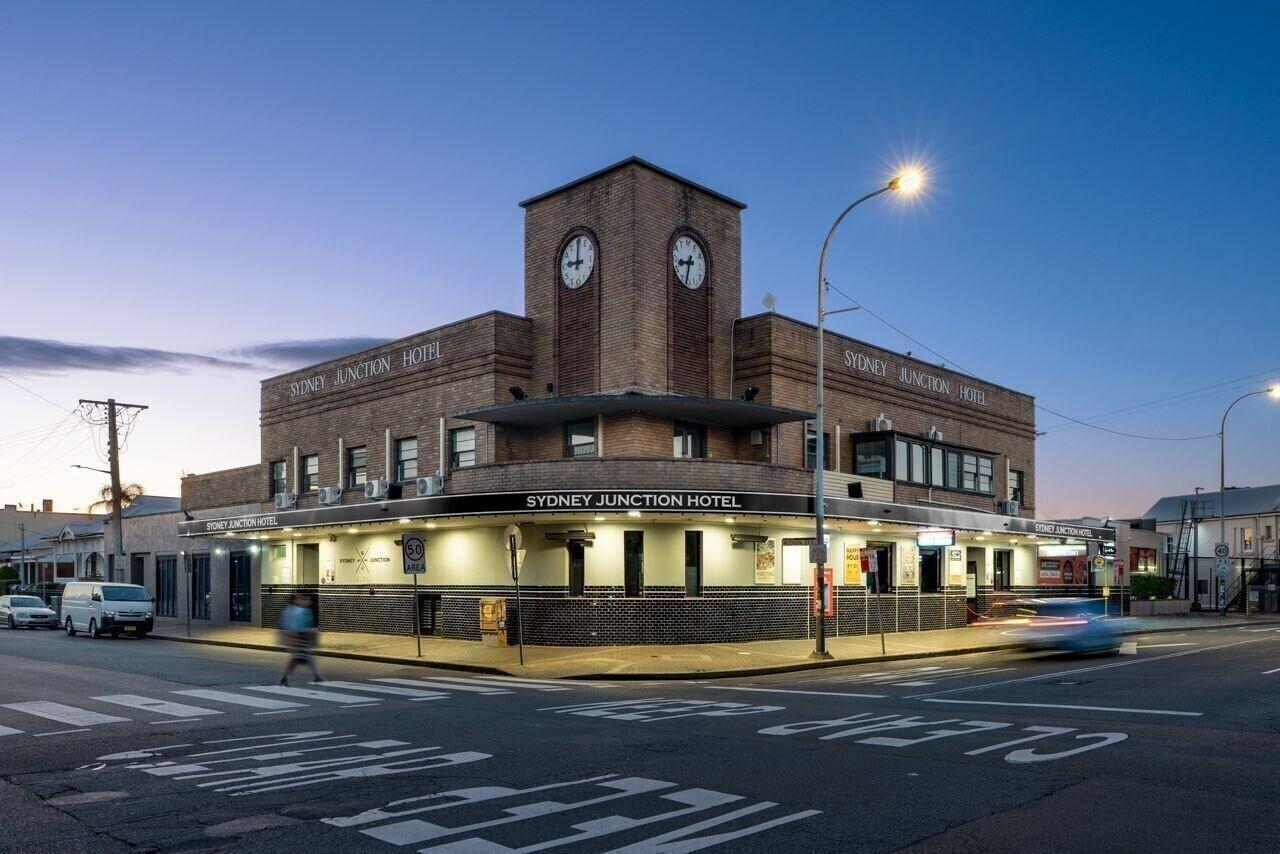 Varios Sydney Junction Hotel