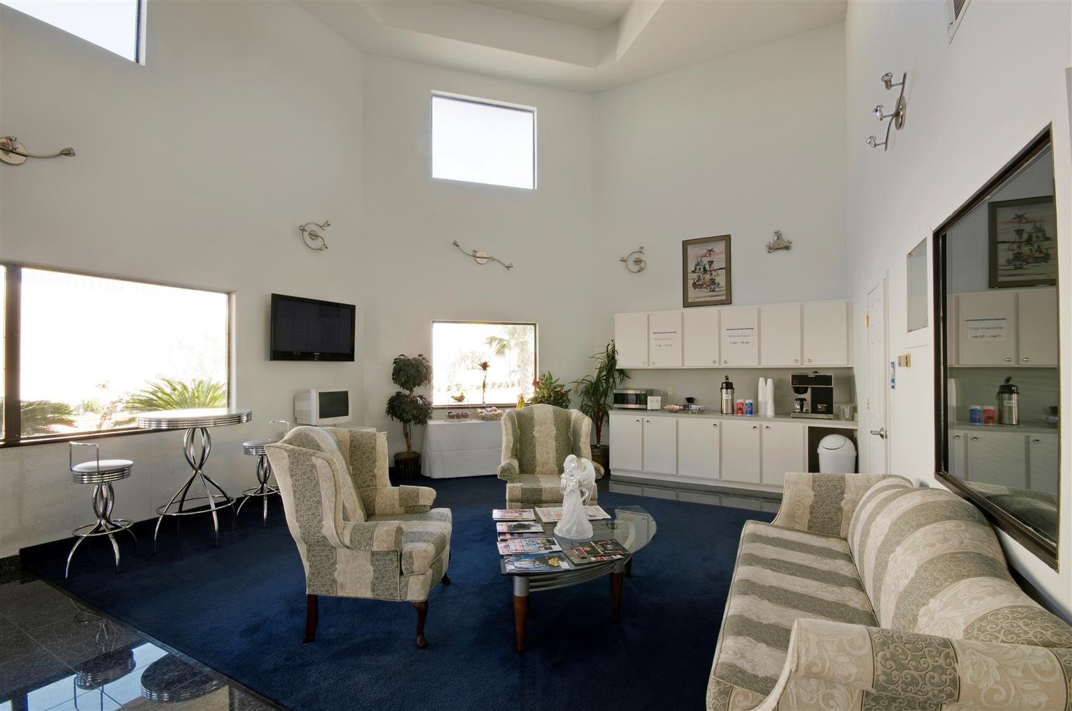 Vista Lobby Americas Best Value Platinum Inn & Suites