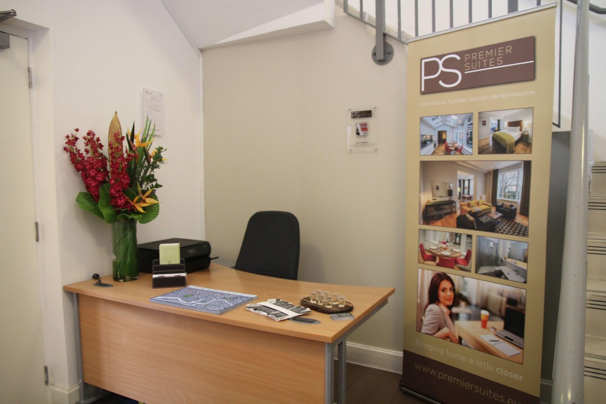 Vista Lobby PREMIER SUITES PLUS Bristol Cabot Circus