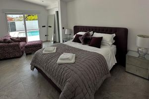 Alquiler Temporario - Luxury Beachfront Villa with Private Pool – La Zenia, Orihuela Costa.