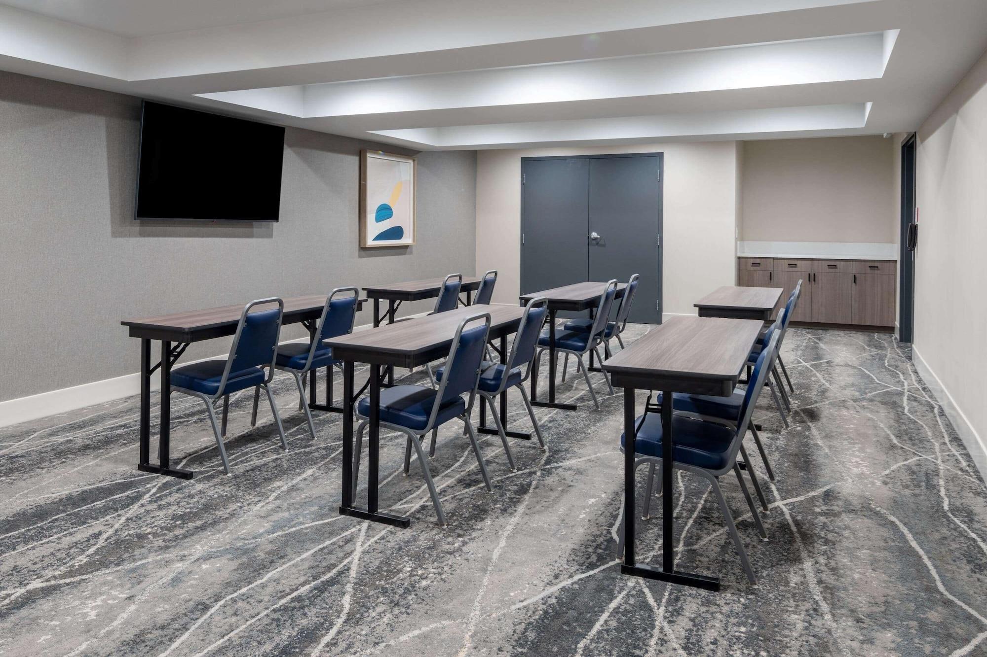 Sala de Reuniones Ramada by Wyndham Modesto Yosemite Area