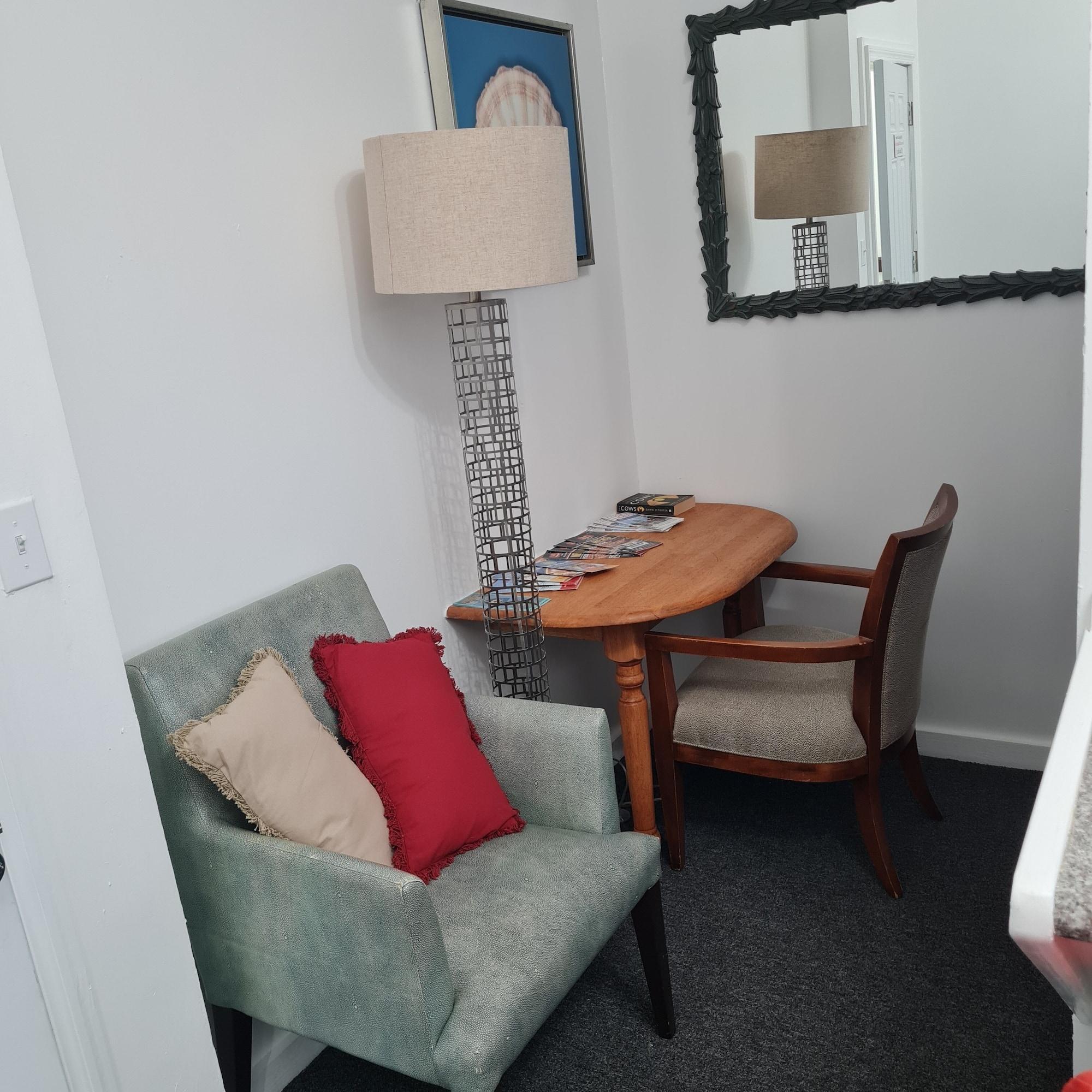 Set de Habitación BELL At The Airport Suites - No Smoking & Adults Only - Free Airport Transportation