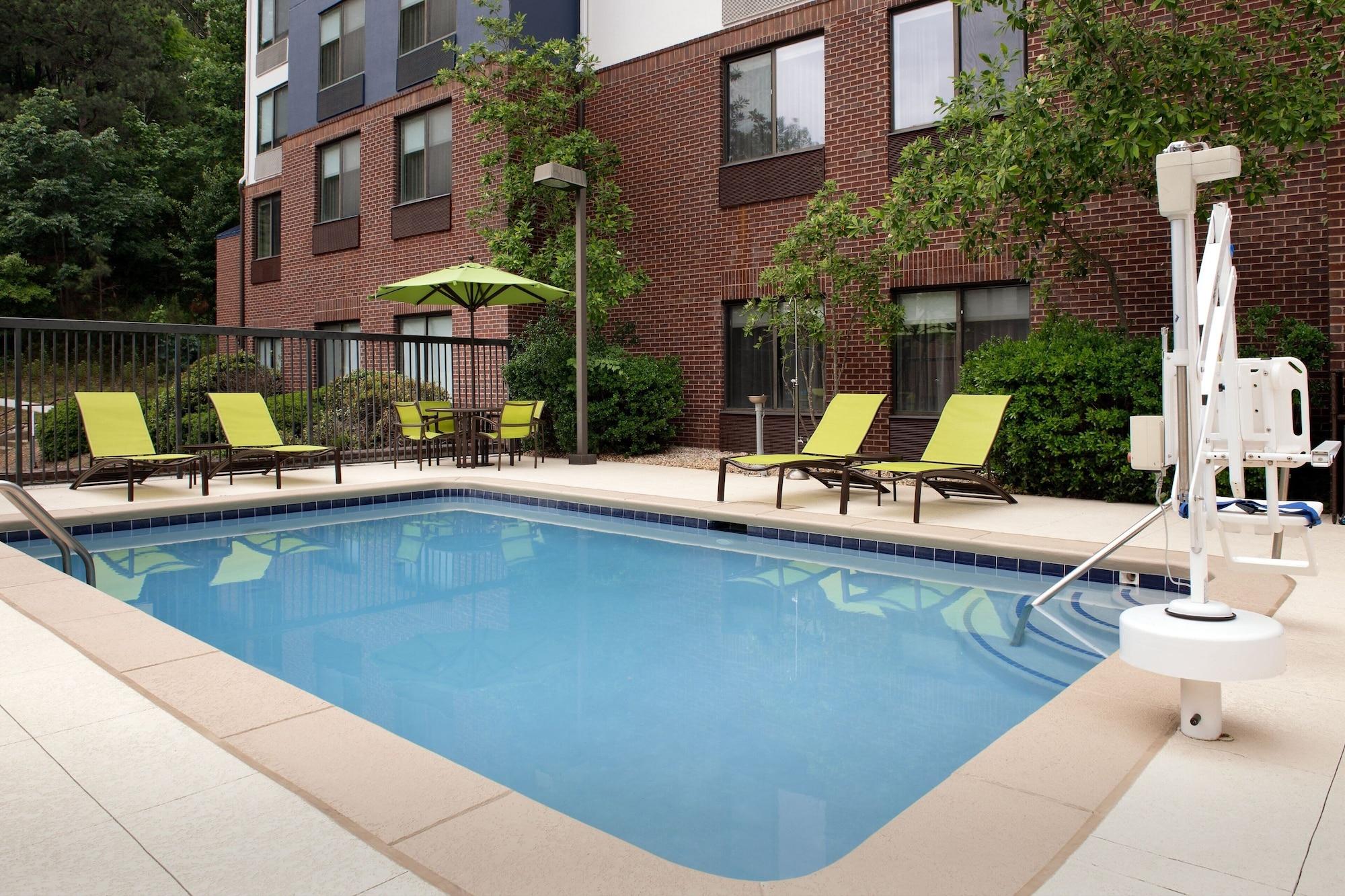 Vista Piscina SpringHill Suites by Marriott Atlanta Buford/Mall of Georgia