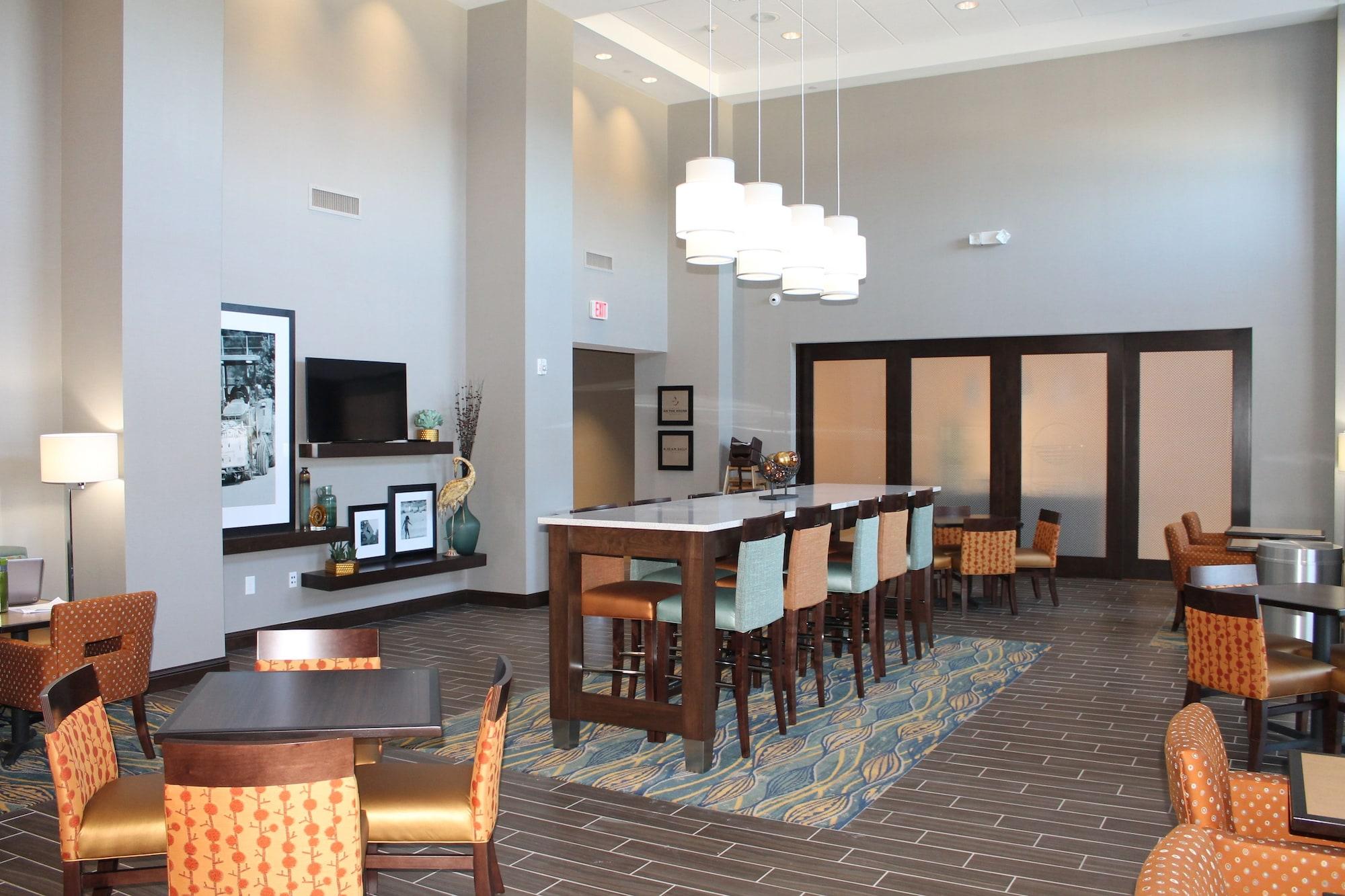 Vista Lobby Hampton Inn & Suites Deland