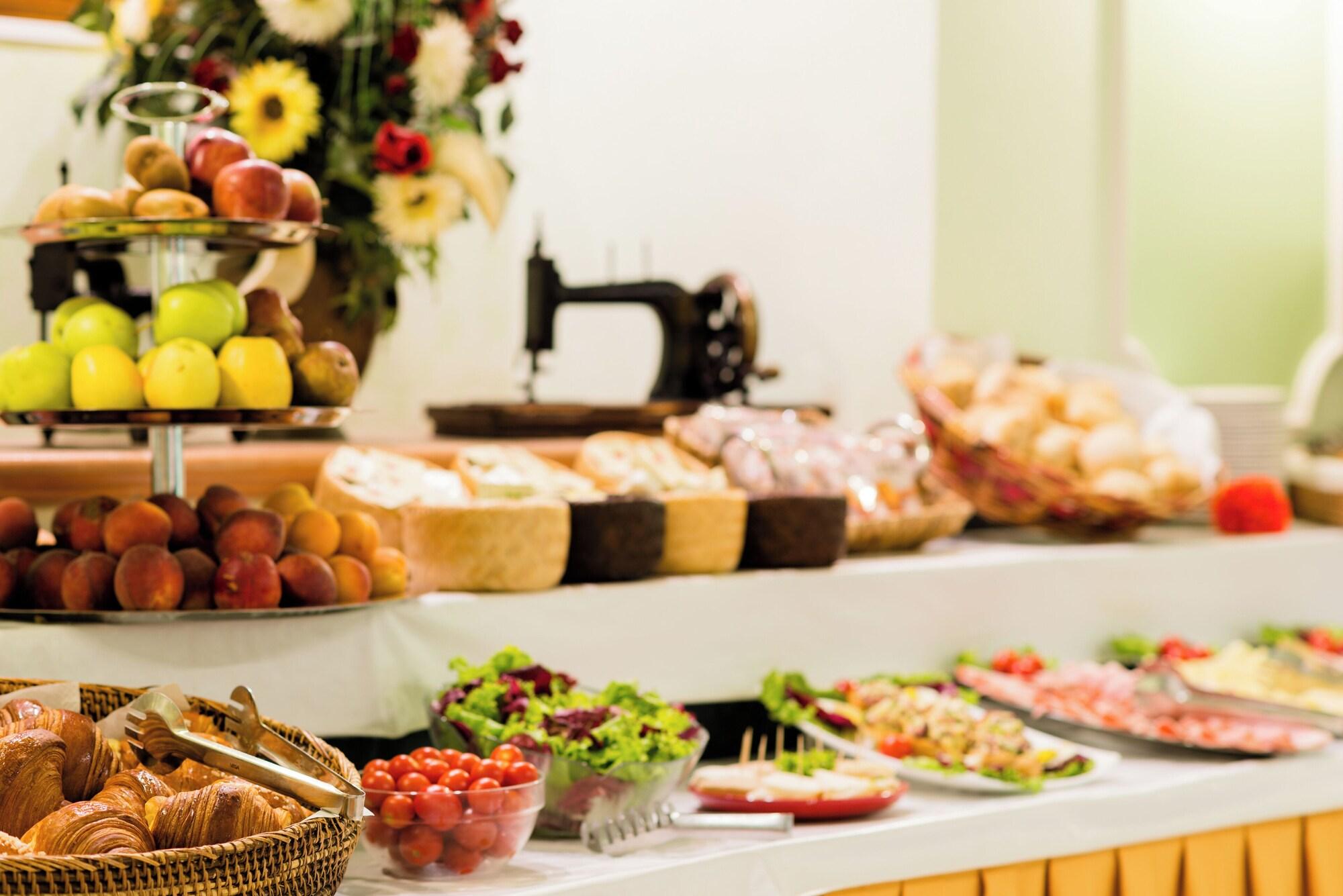 Restaurant MADAMA GUEST HOUSE