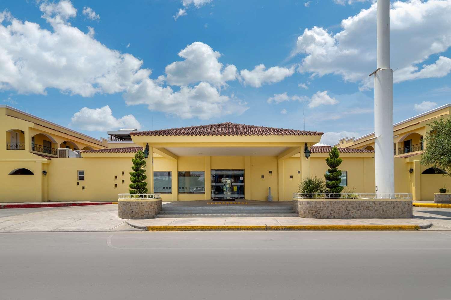 Vista Exterior Comfort Inn Monclova