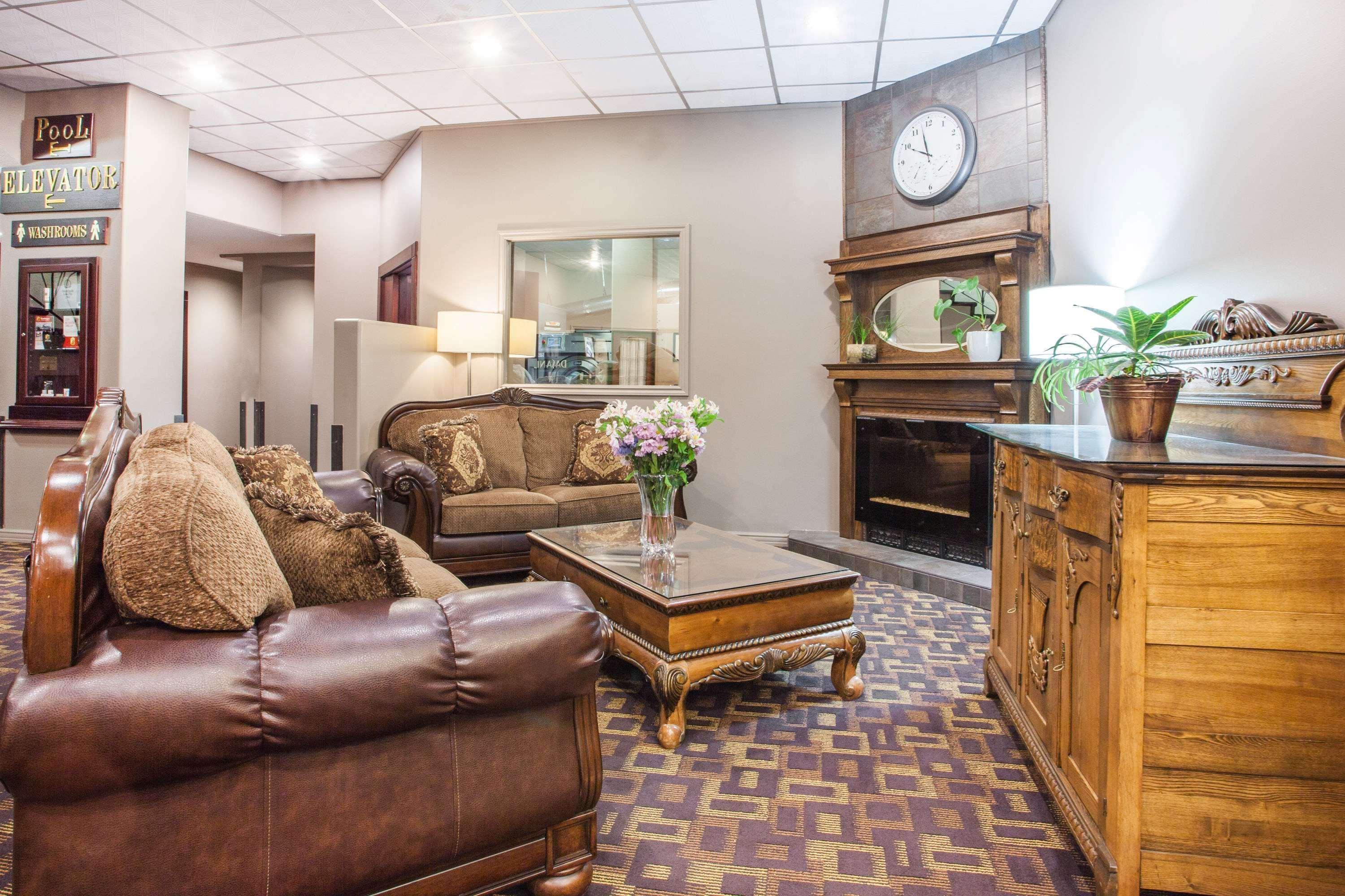 Vista Lobby Super 8 by Wyndham Castlegar BC