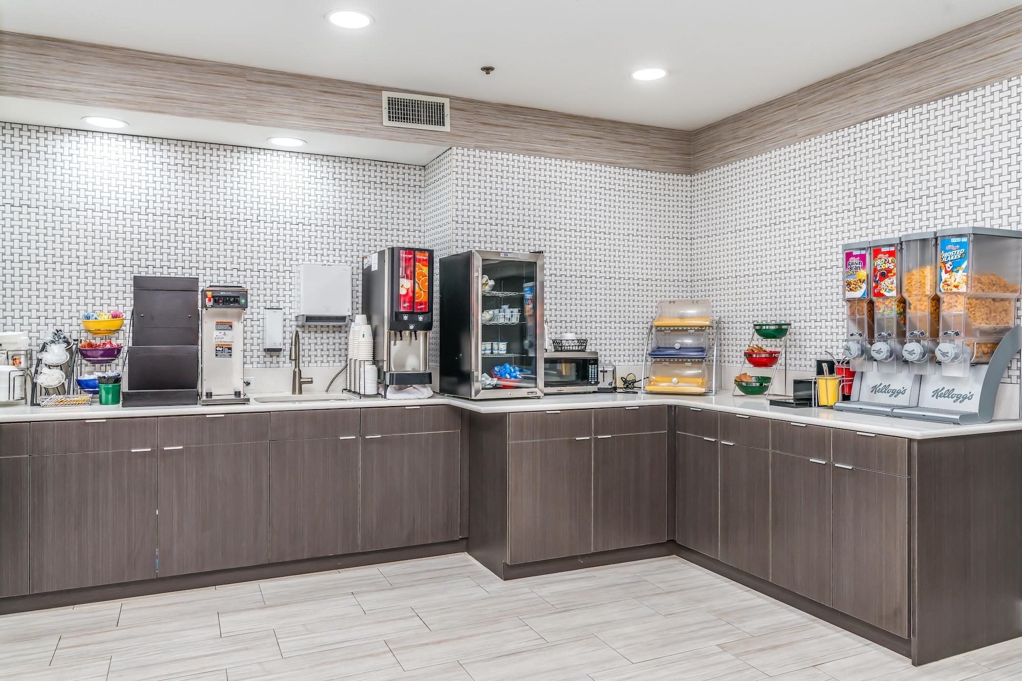 Restaurant Days Inn & Suites by Wyndham Prattville-Montgomery