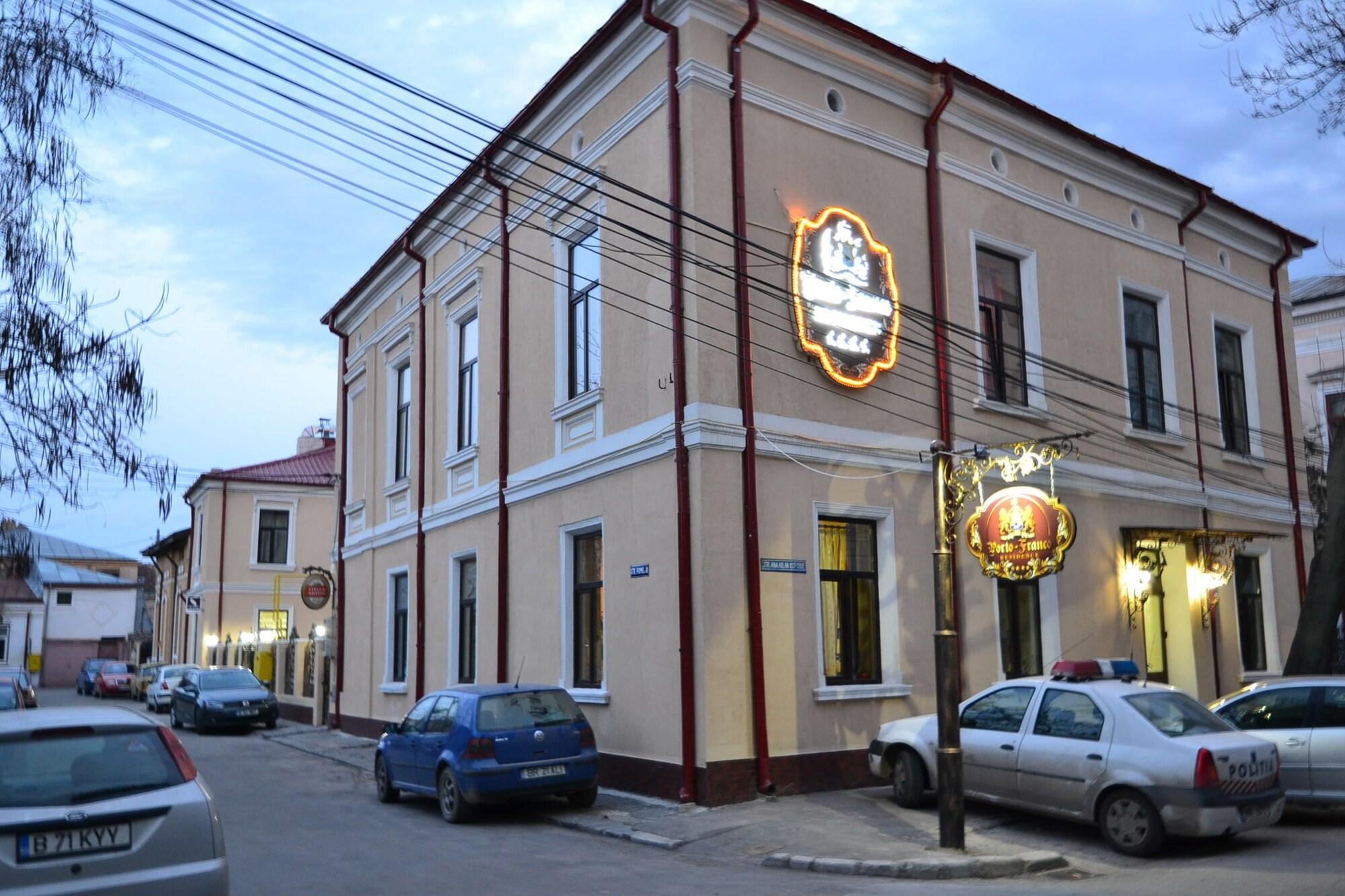 Varios Porto Franco Residence