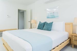 Renta Vacacional - Azure 6th Floor Luxury 2bdrm Condo Walk to Beach