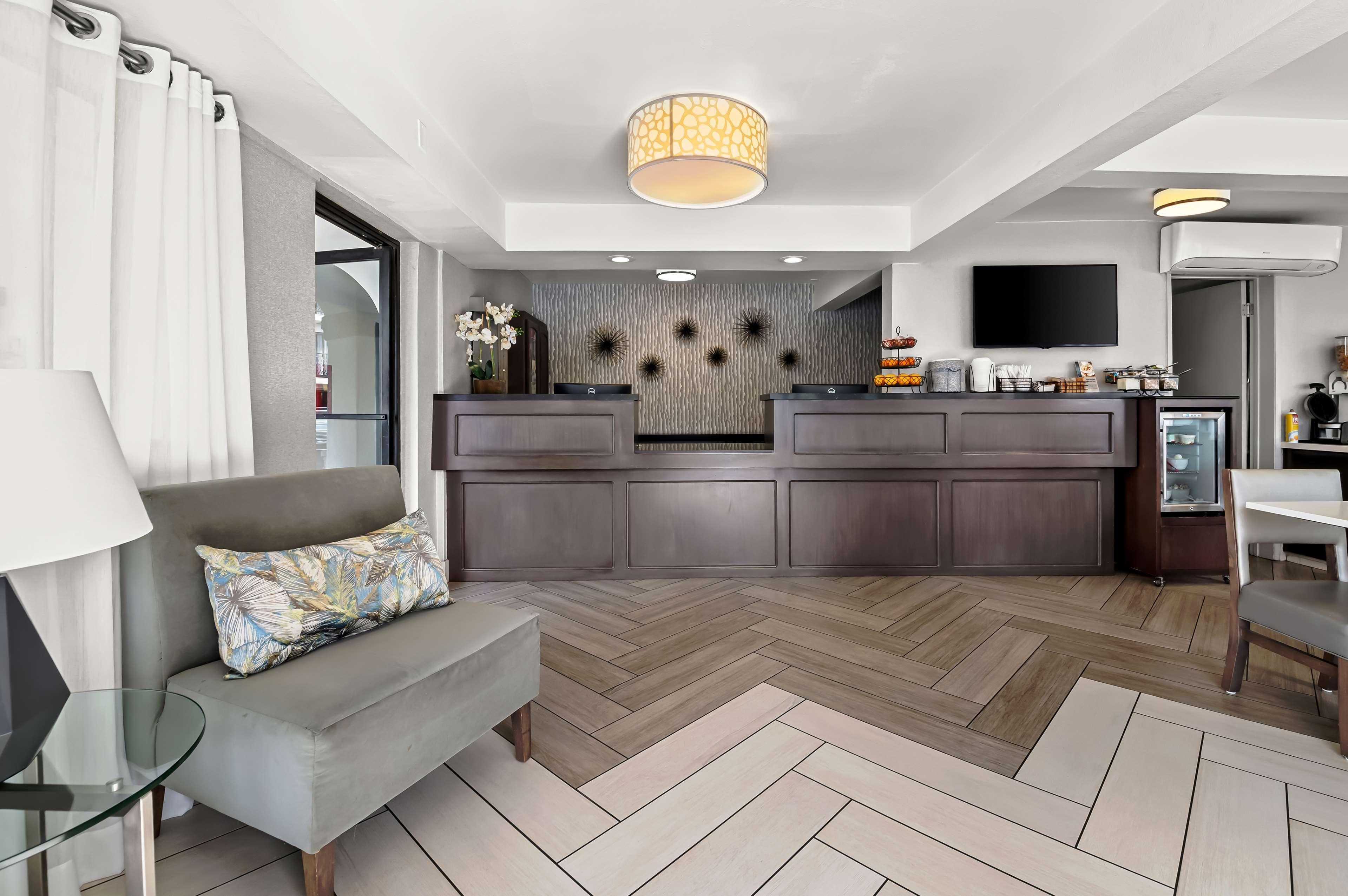 Vista Lobby Best Western Los Alamitos Inn & Suites