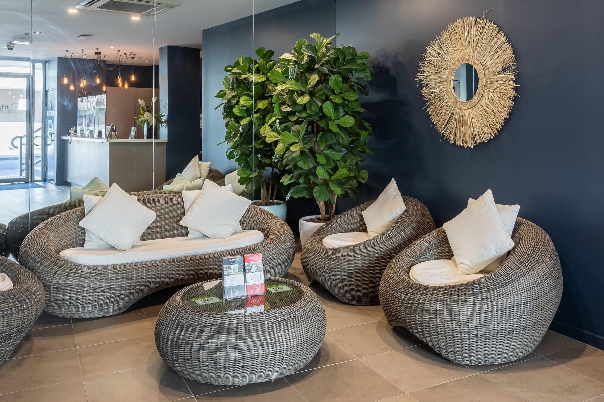 Vista Lobby Nightelier Narrabeen