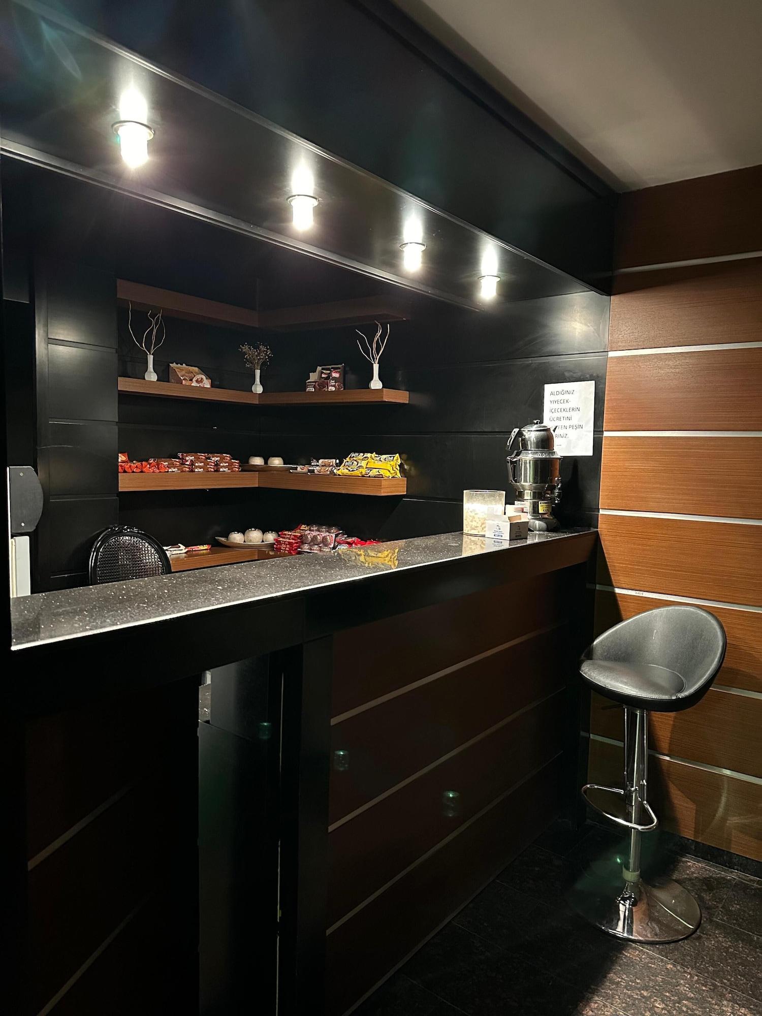 Bar/Salón Ankyra Otel