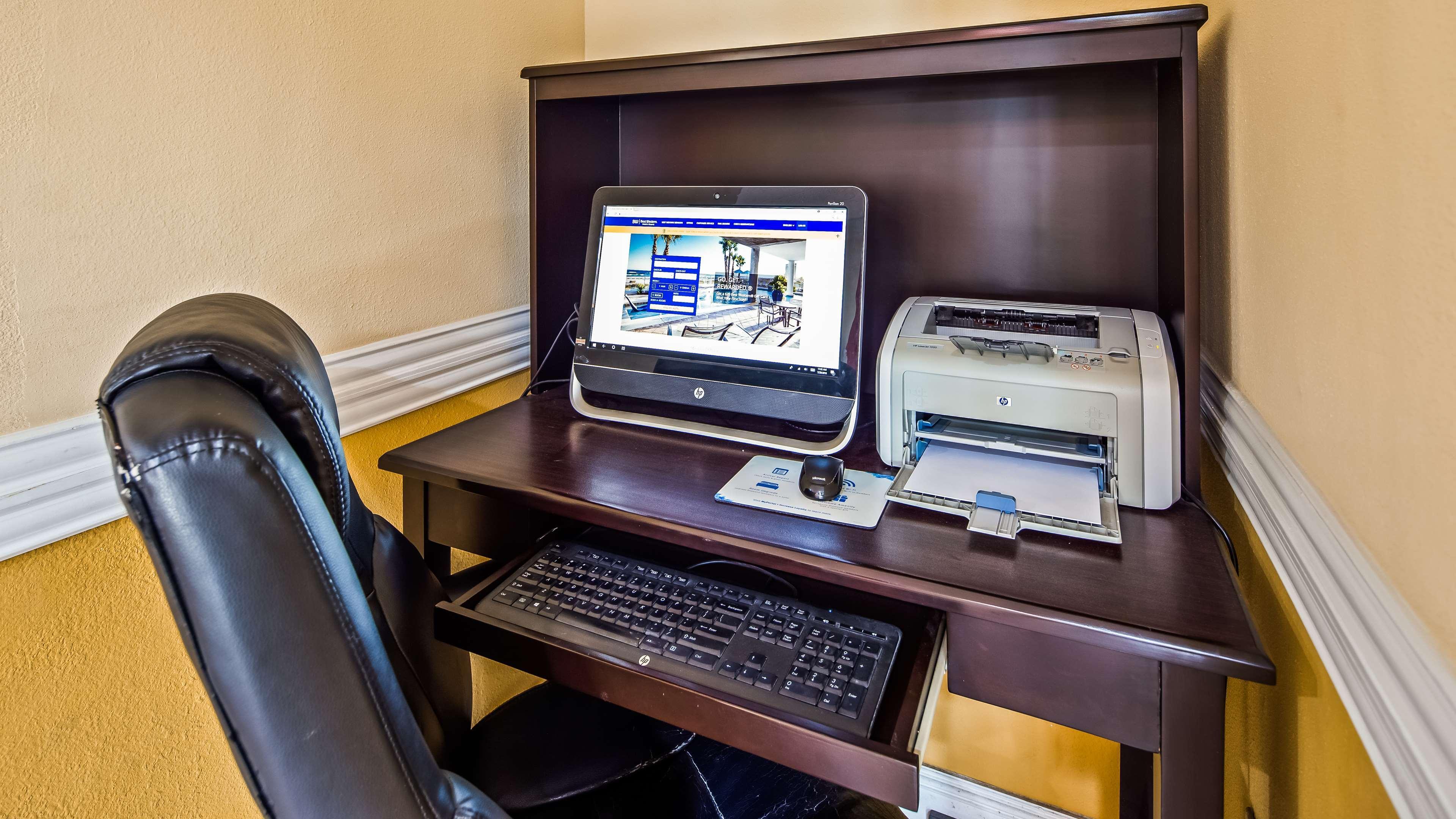 Centro de Negocios SureStay Plus Hotel by Best Western Alvin