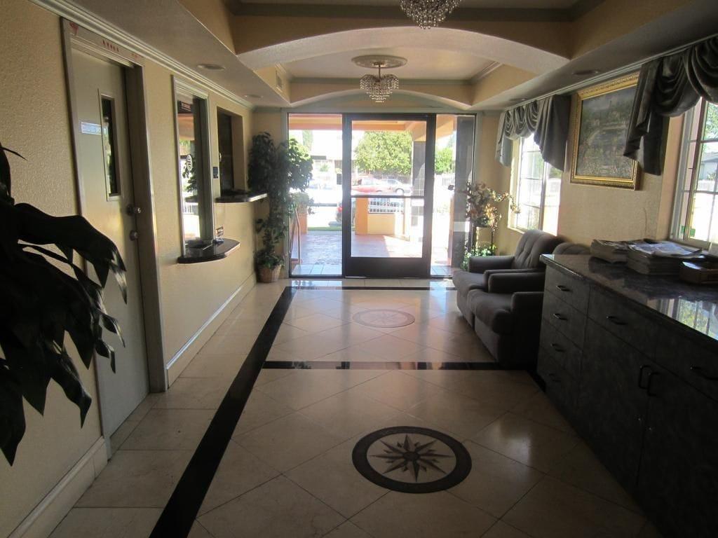Vista Lobby Starlight Inn Canoga Park