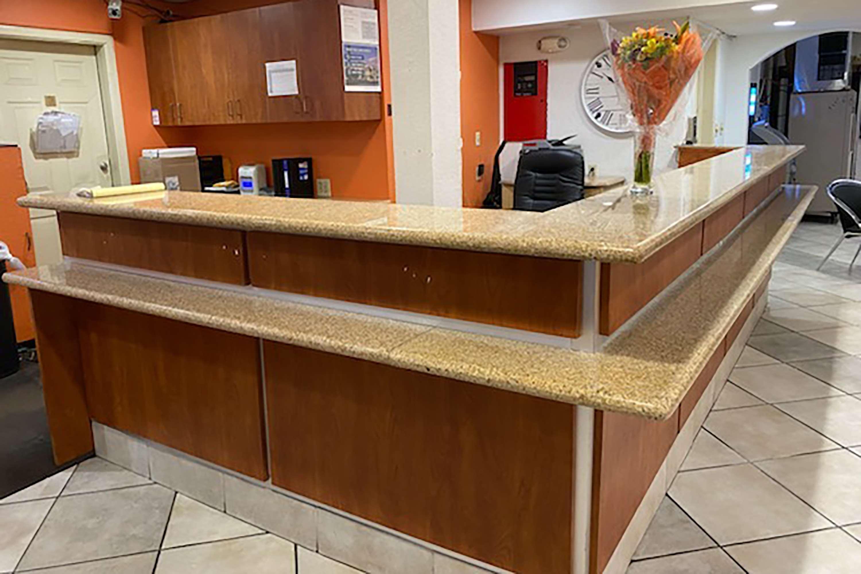 Vista Lobby Travelodge by Wyndham San Antonio Lackland AFB North