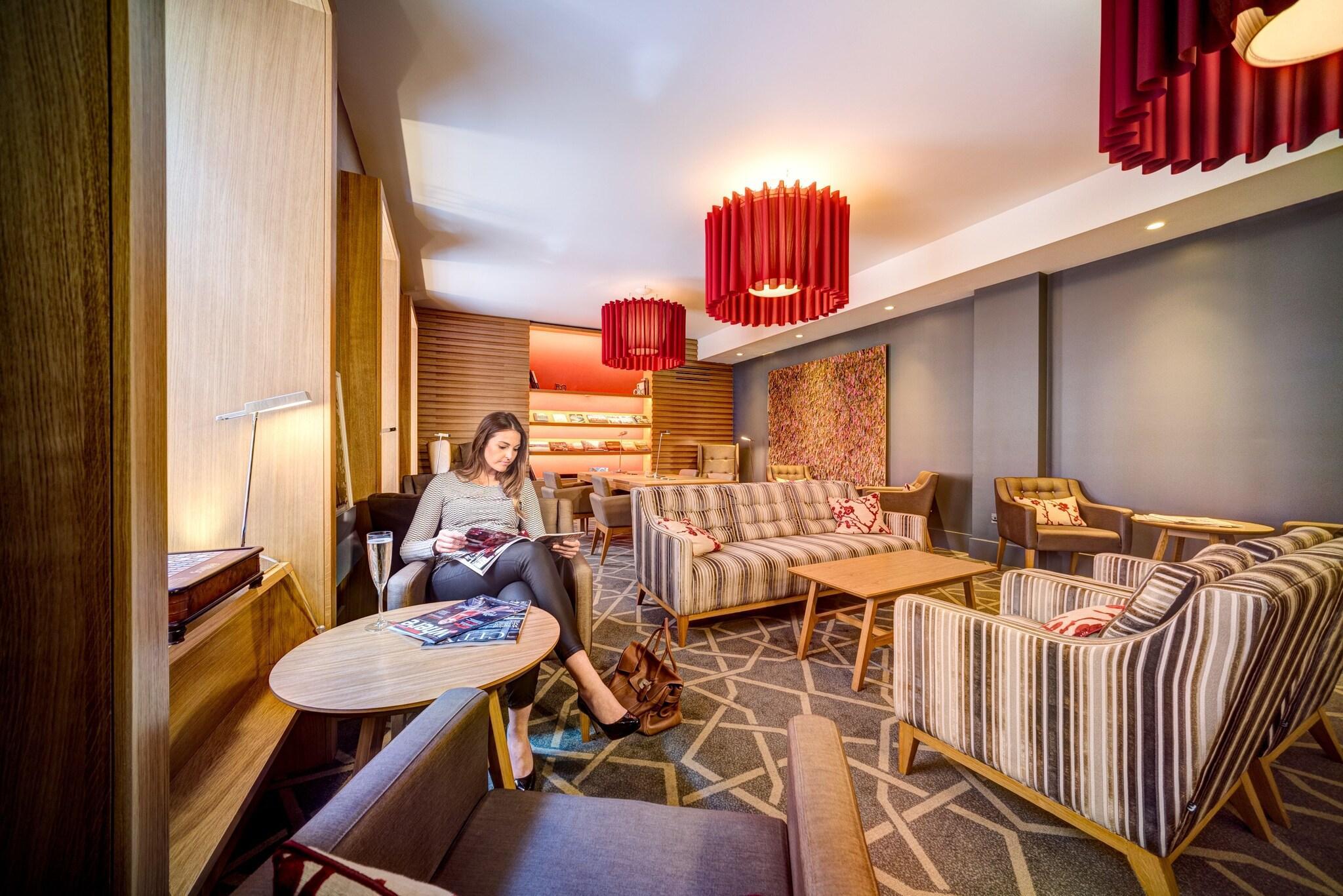 Vista Lobby Apex Temple Court Hotel