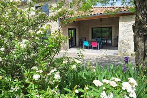 Alojamiento - South Ardèche Cottage 4 * for 12 people on independent plot of 20 000m²