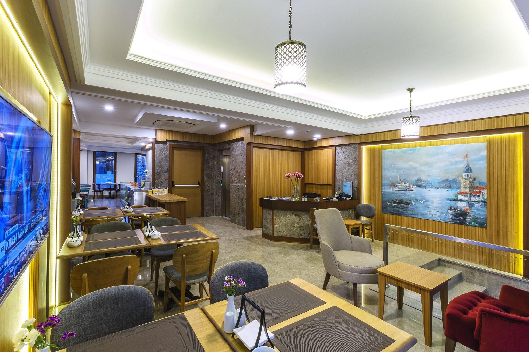 Vista Lobby Obelisk Hotel & Suites