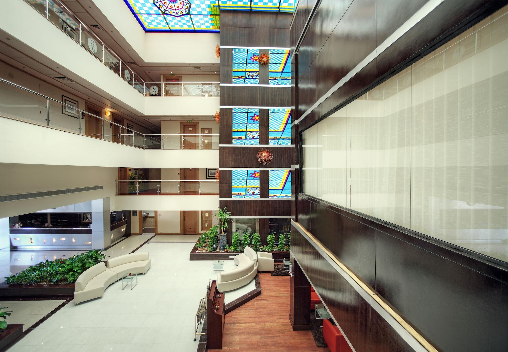 Vista Lobby Ramada by Wyndham Qurum Beach