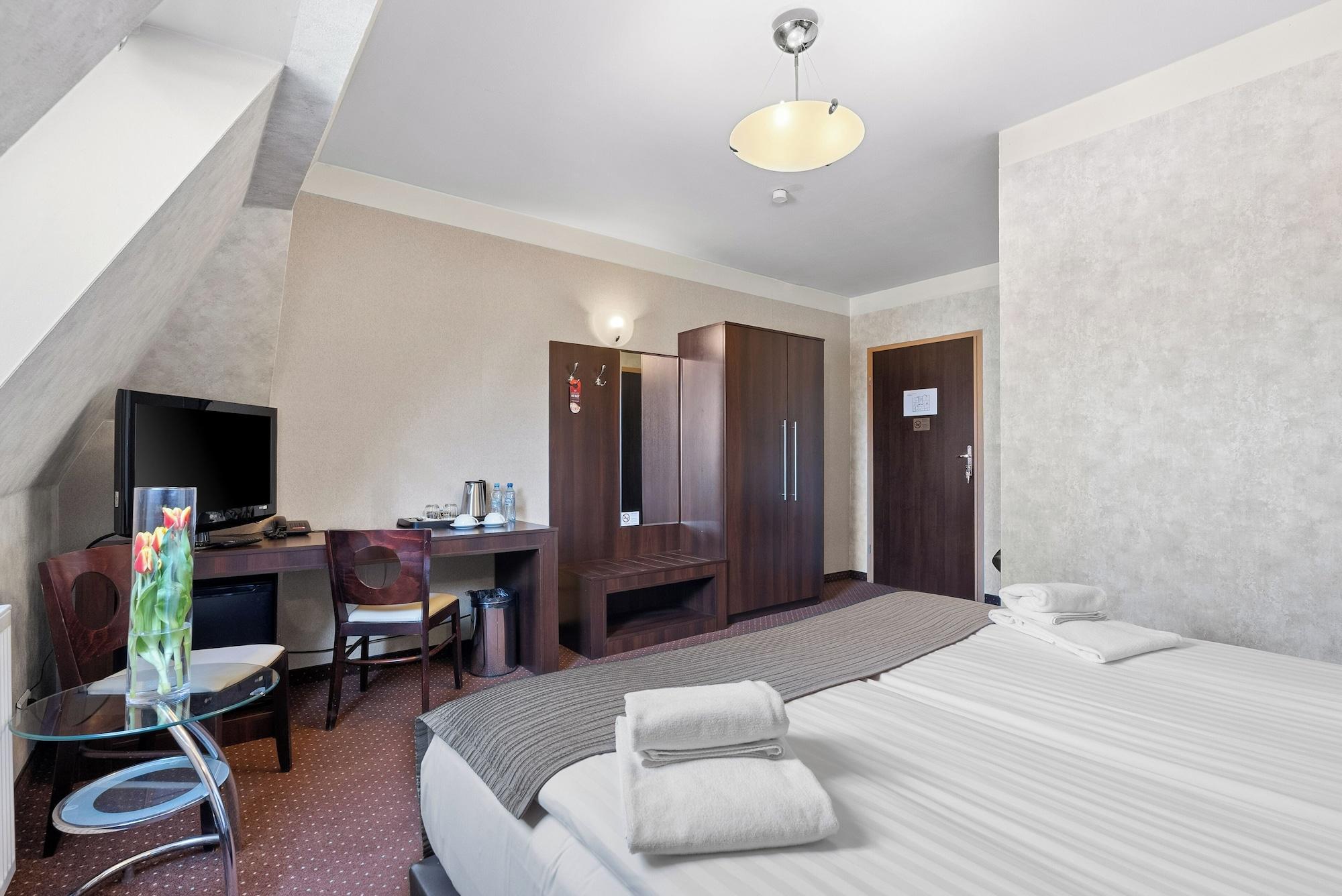 Set de Habitación Hotel Diament Economy Gliwice