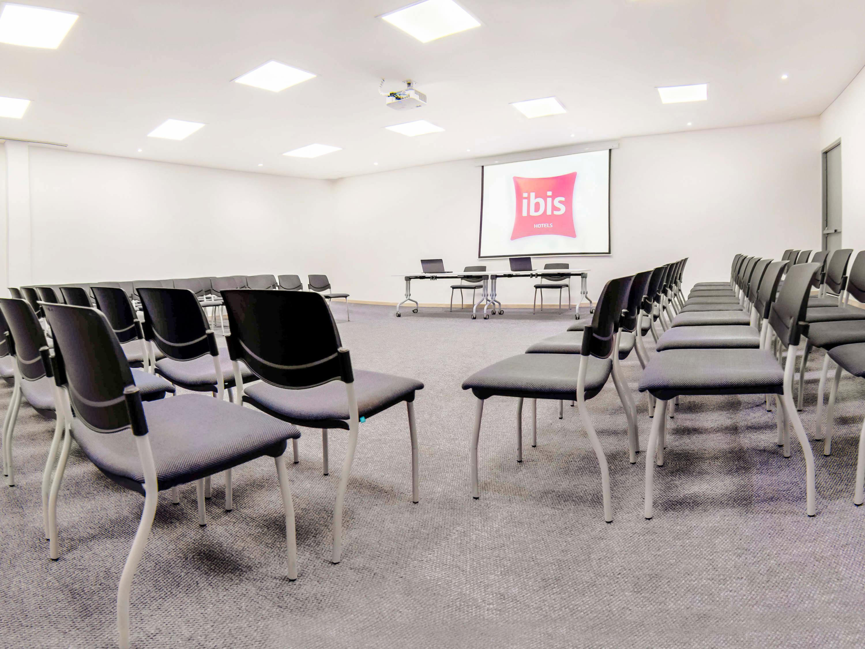 Centro de Negocios ibis Apartado