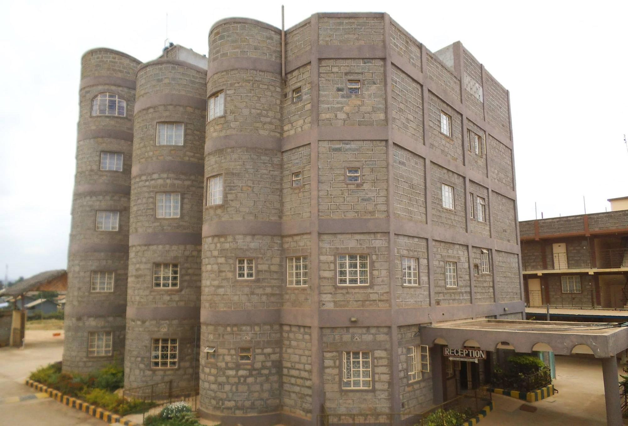 Varios Nanyuki Simba Lodge