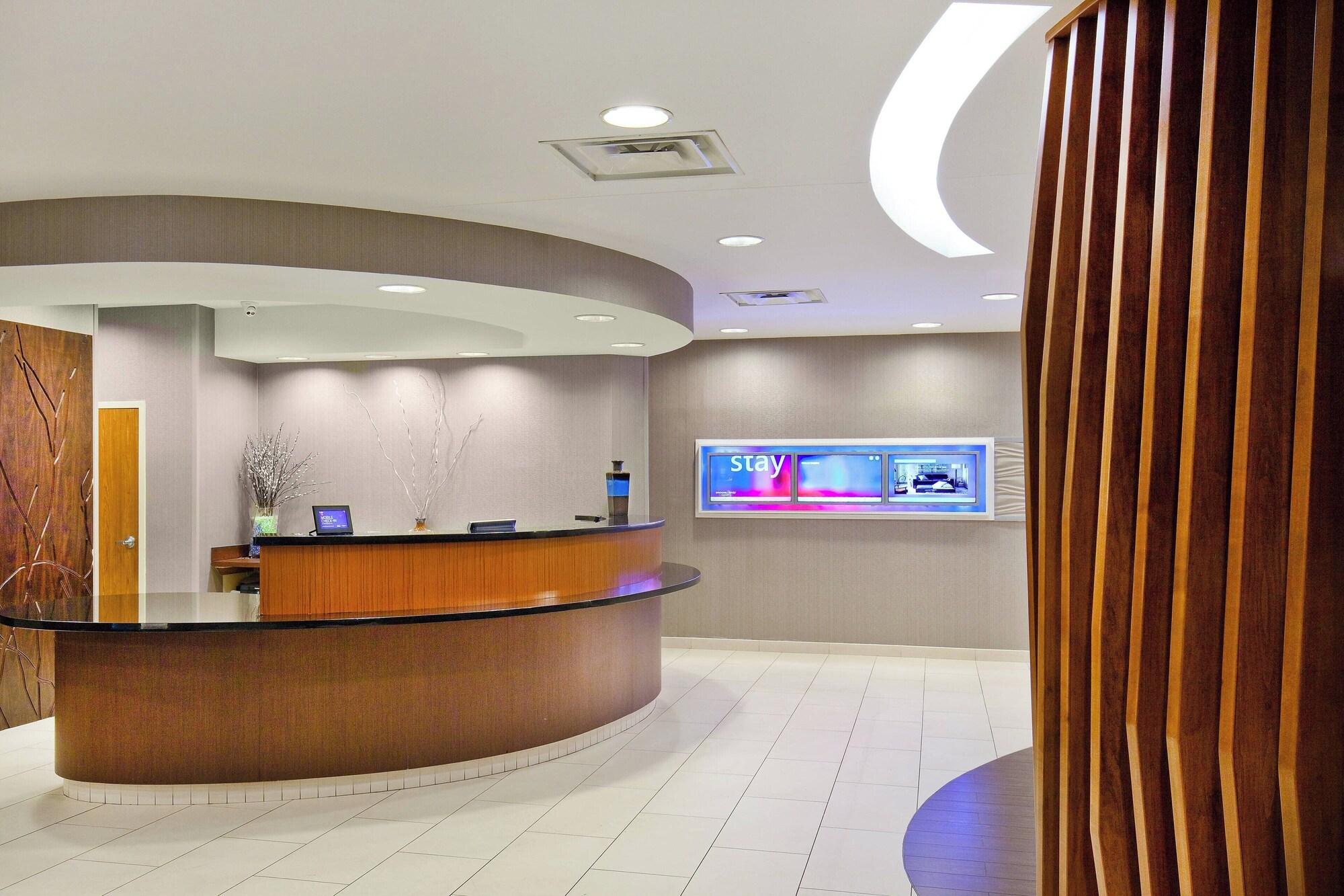 Vista Lobby SpringHill Suites by Marriott Chesapeake Greenbrier