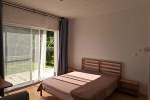 Alquiler Vacacional - ApartamentopraiadoAlmoxarife has a peaceful view over the fields and the ocean.