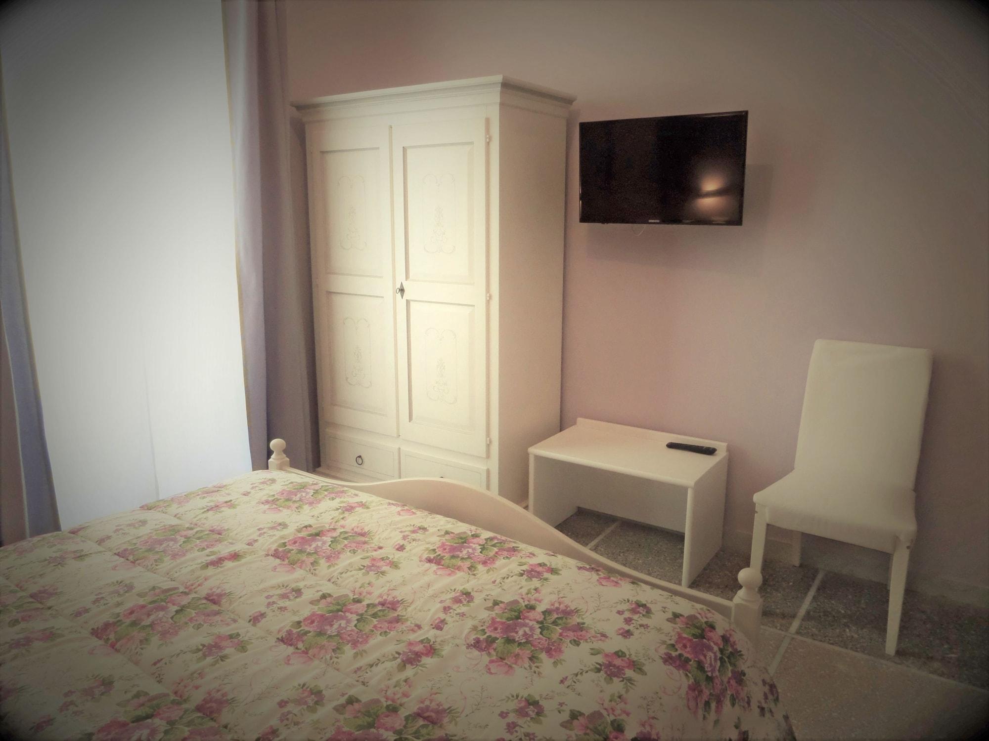 Equipamiento de Habitación Al 325 rooms ai Fori