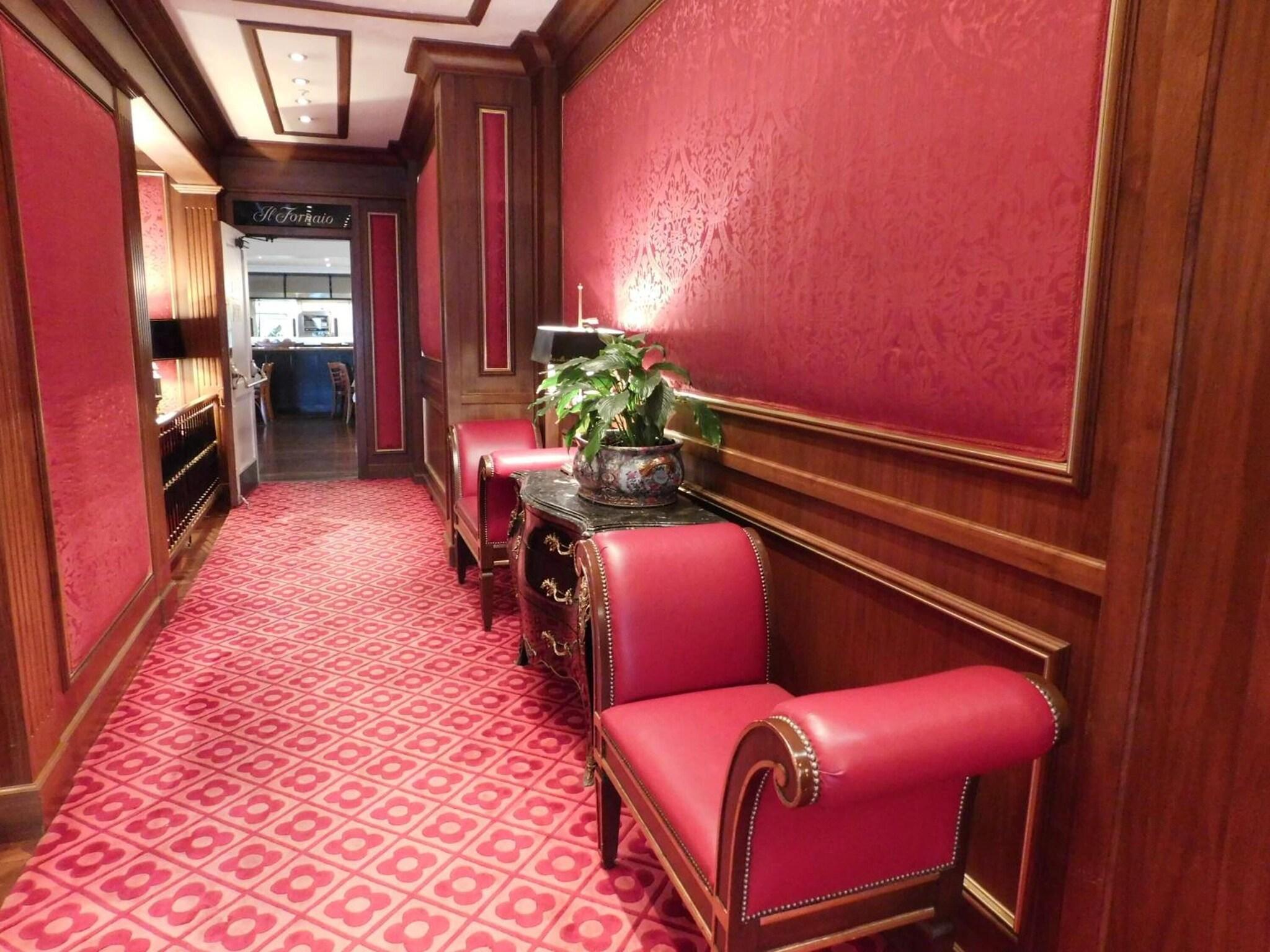 Vista Lobby Pine Inn