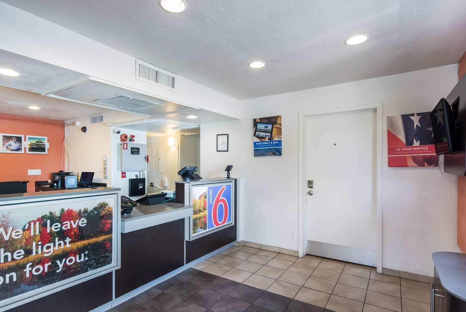 Vista Lobby Motel 6 Sandston, VA - Richmond, Va
