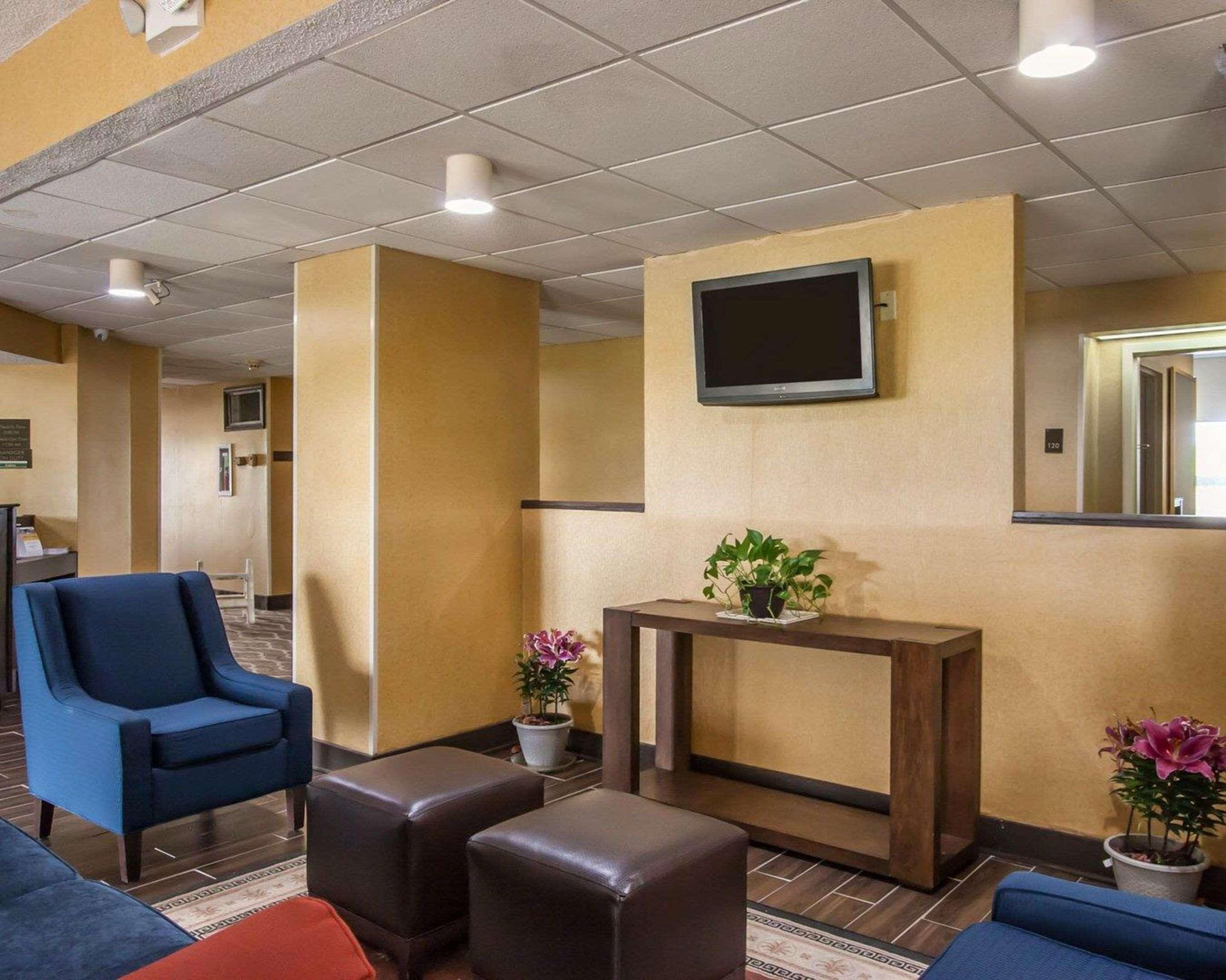 Vista Lobby Quality Inn Hayti North