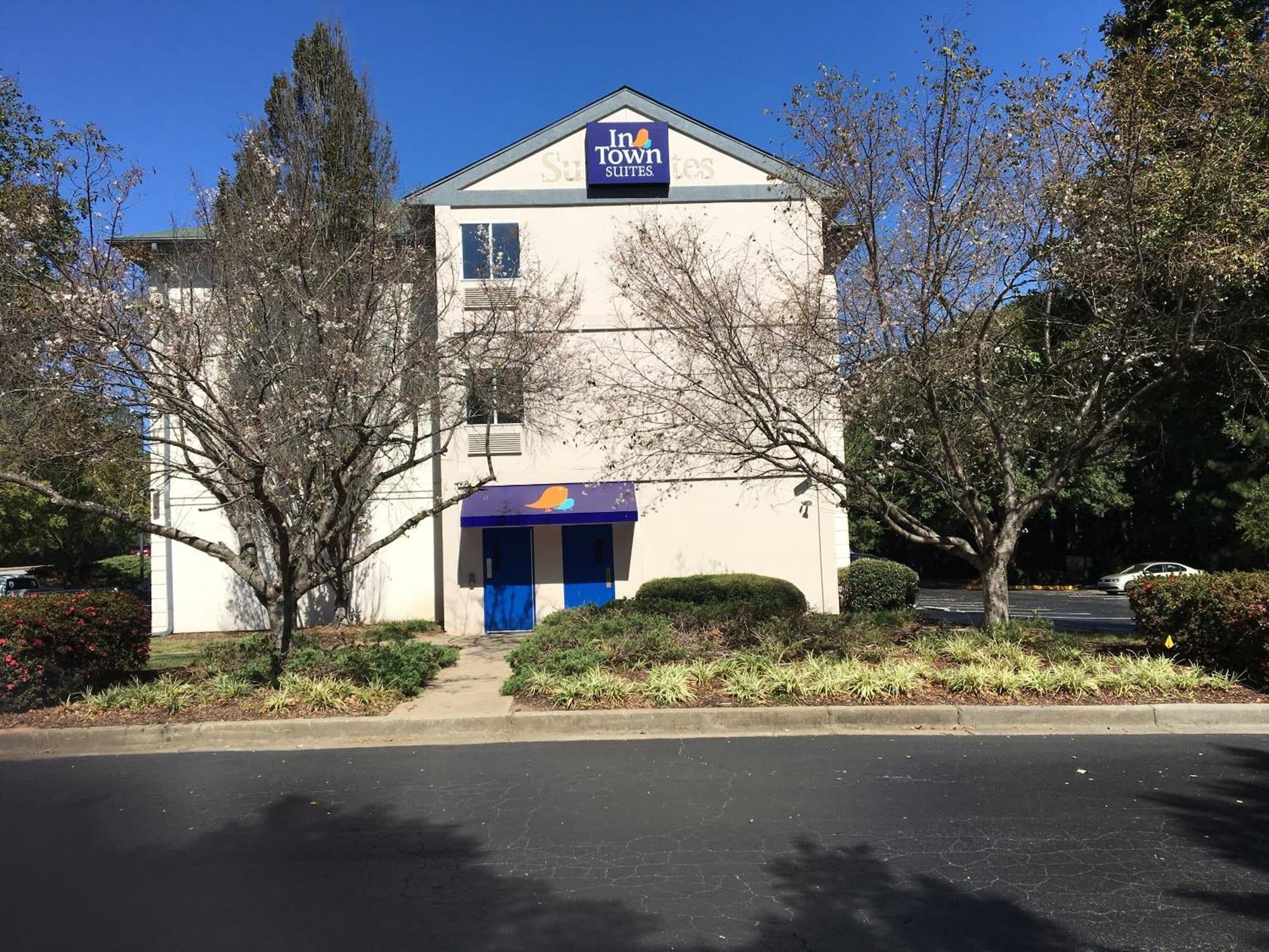 Vista Exterior Intown Suites Extended Stay - Atlanta GA- Duluth