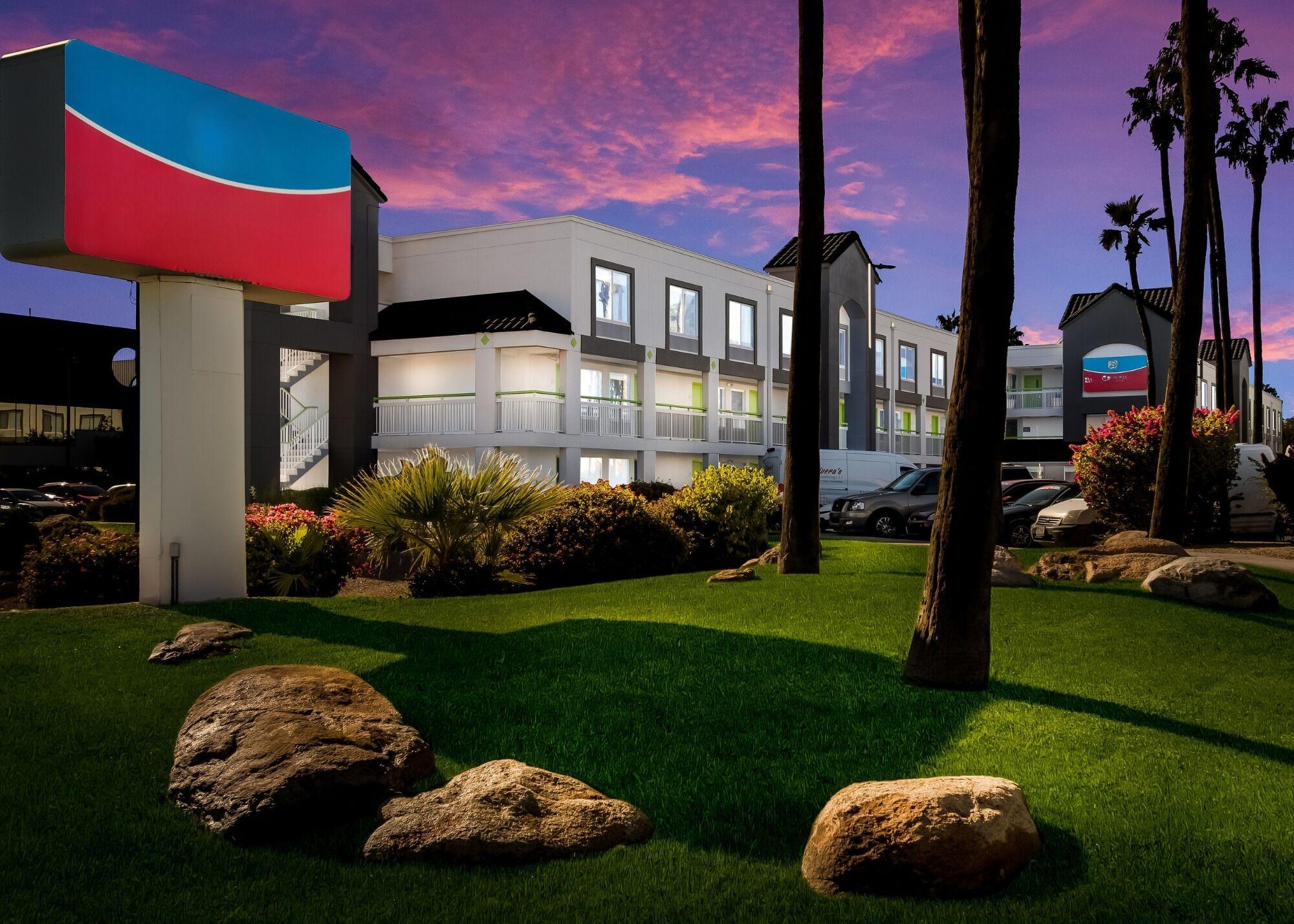 Vista Exterior Revival Scottsdale Studios