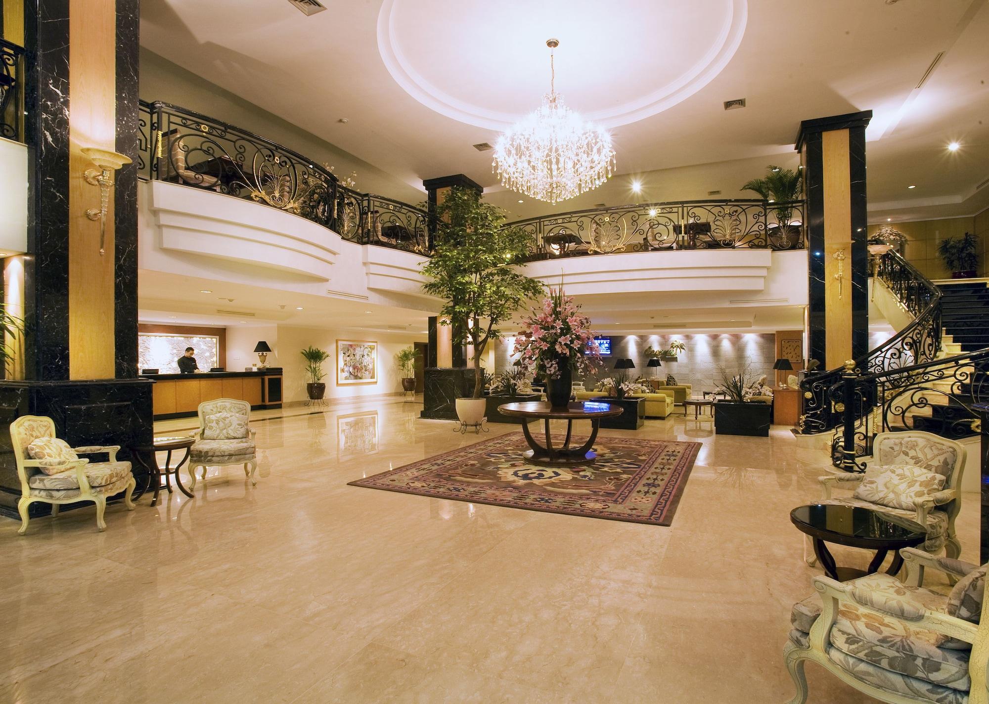 Vista Lobby Aston Tropicana