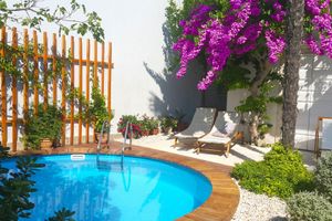 Alquiler Vacacional - Seafront Villa Agnes, old captains house, beachfront villa with private pool