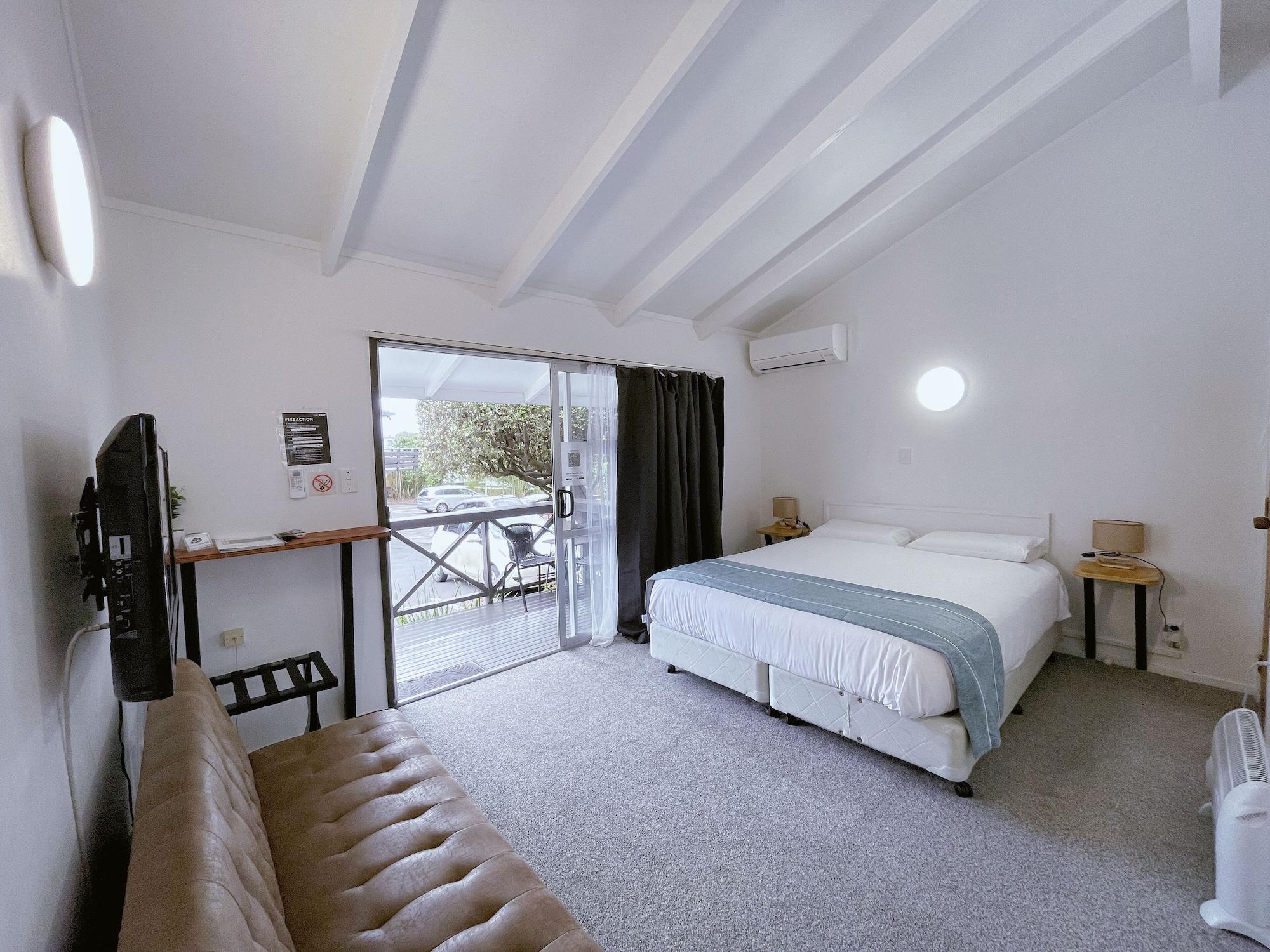 Varios Siesta Motel