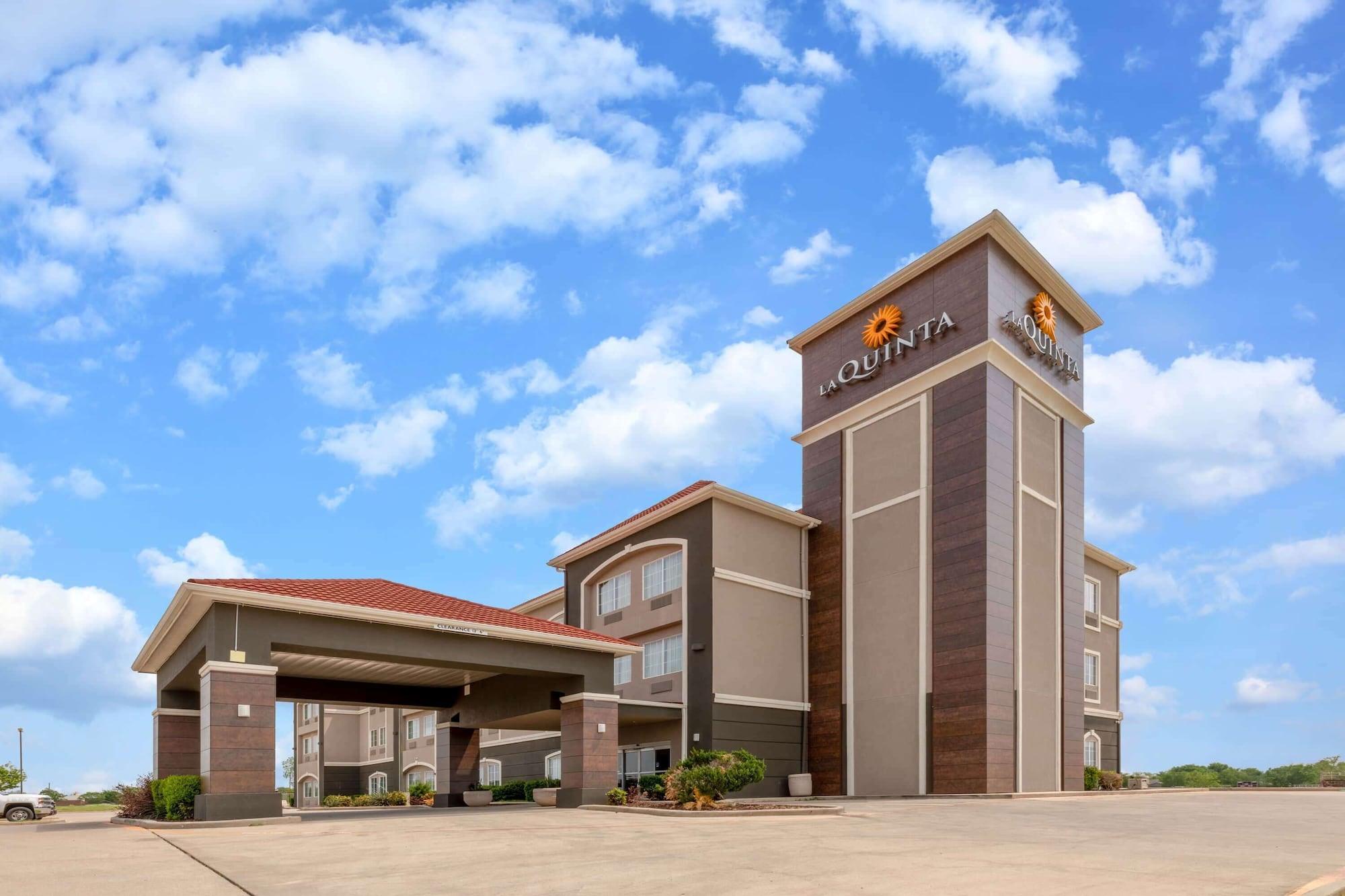 Vista Exterior La Quinta Inn & Suites by Wyndham Bridgeport