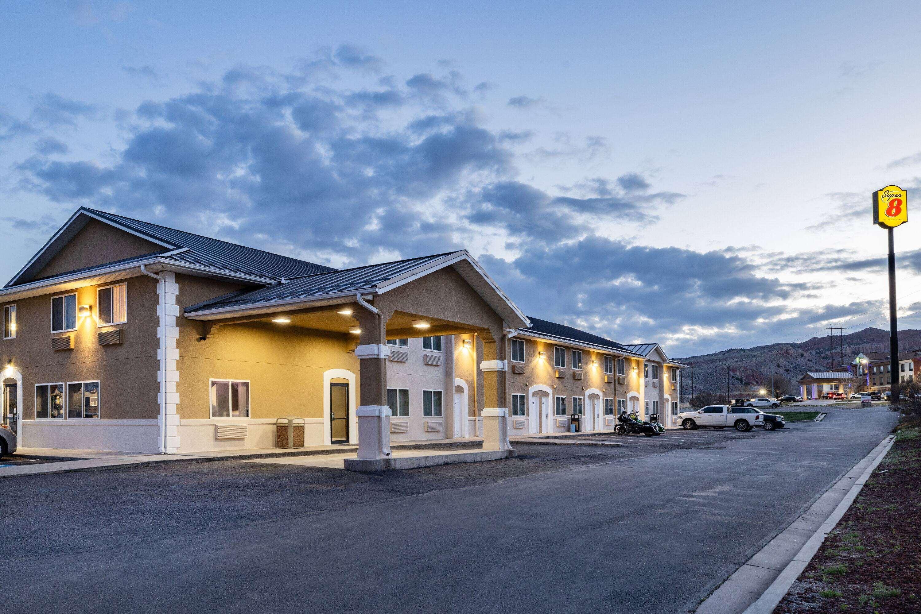 Vista Exterior Super 8 by Wyndham Richfield UT