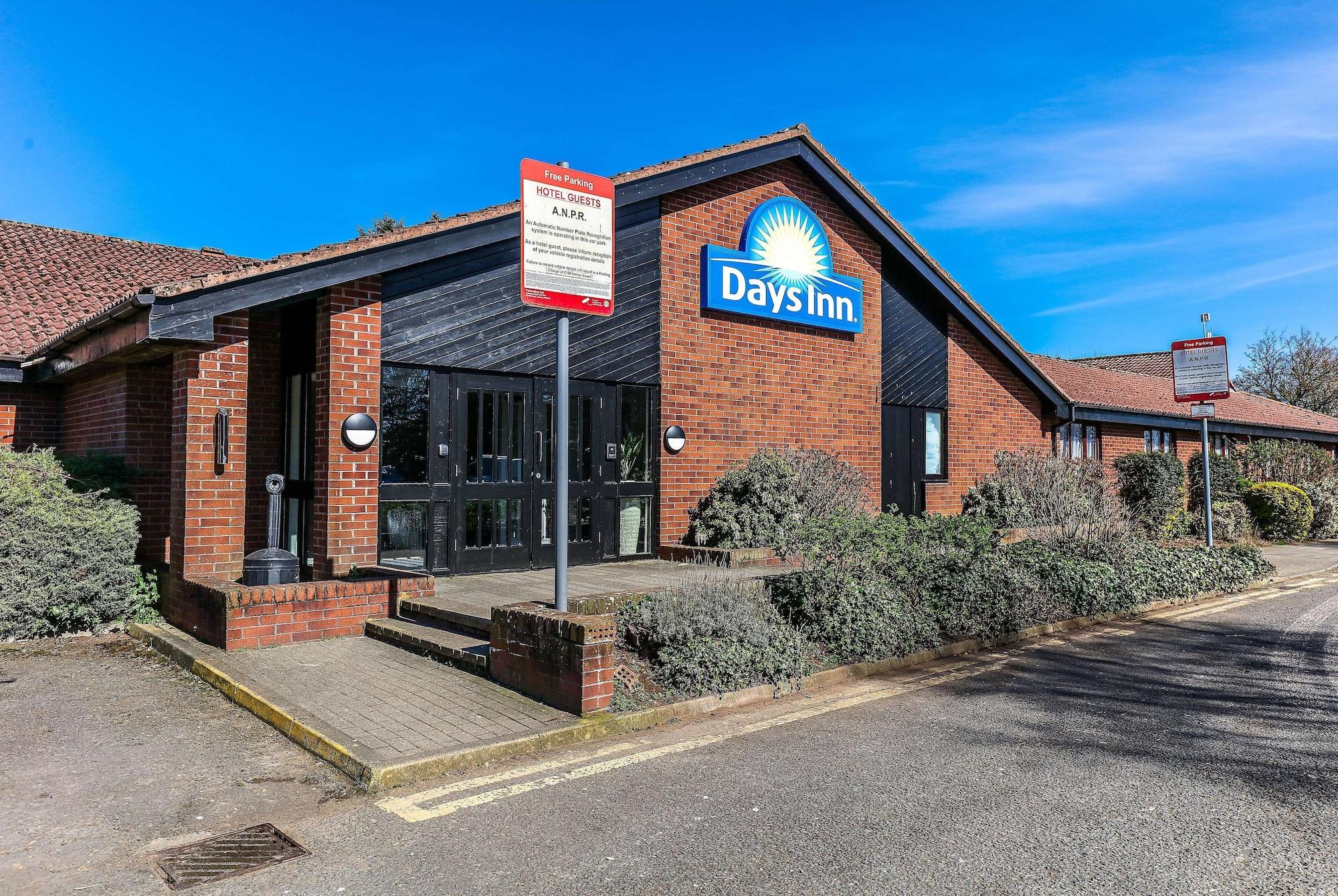 Vista Exterior Days Inn by Wyndham Gretna Green M74